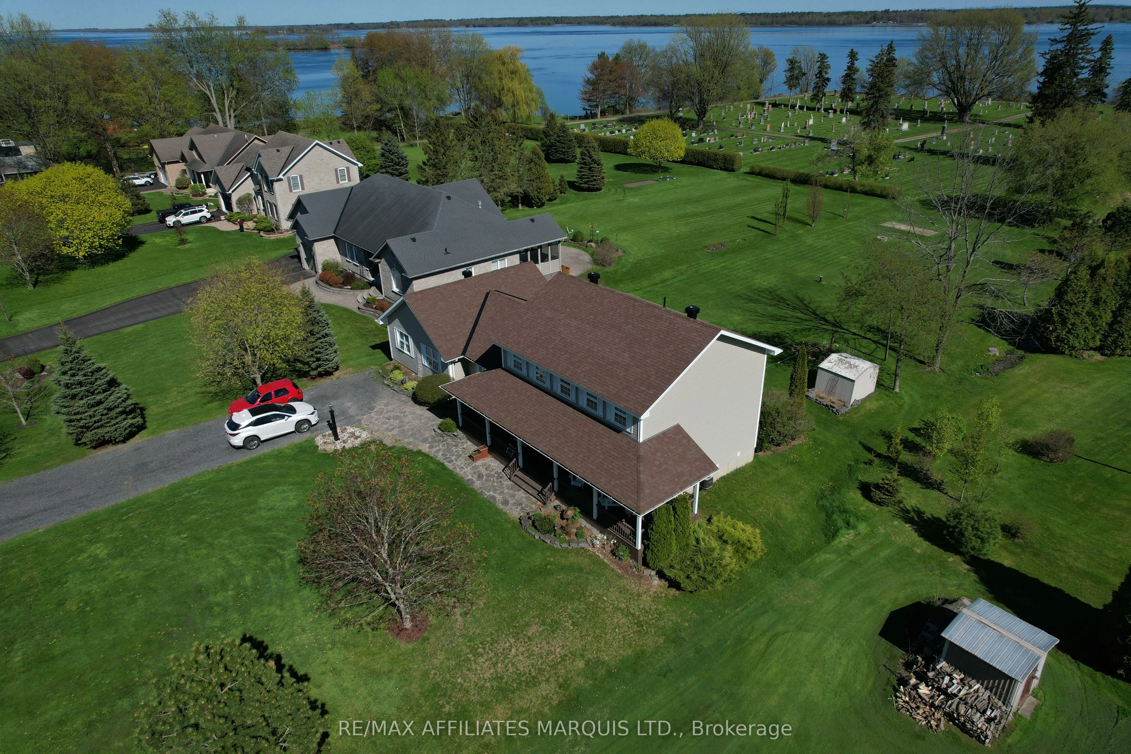 12118 Lakeshore Drive