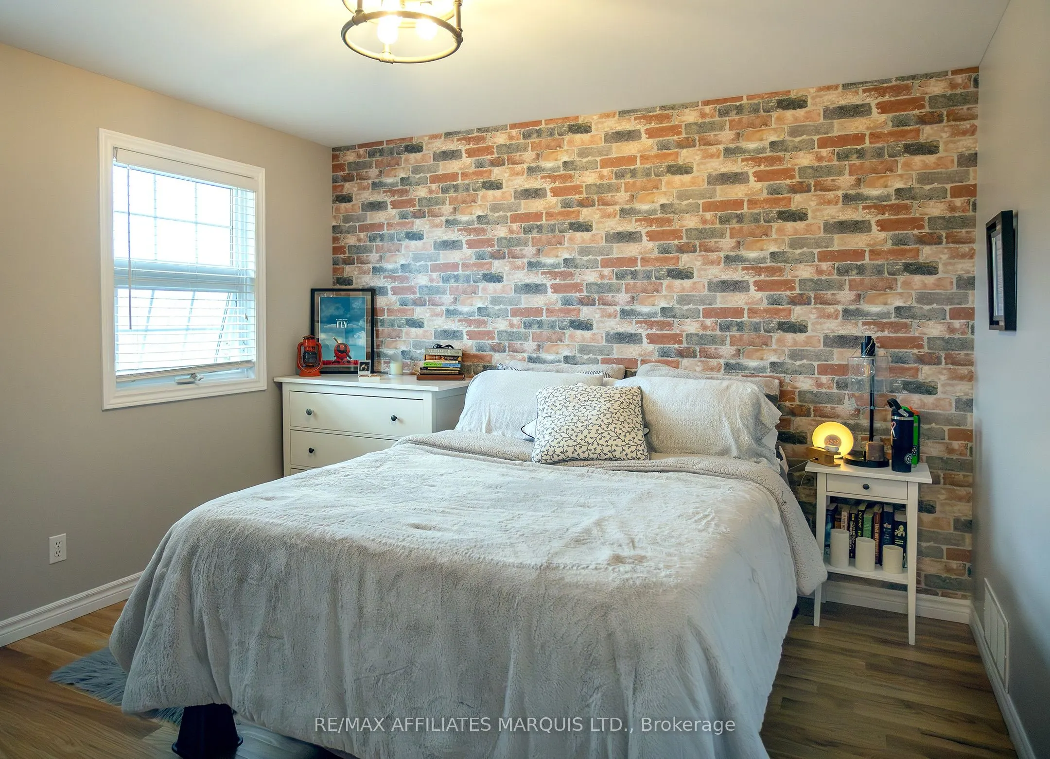 12118 Lakeshore Drive