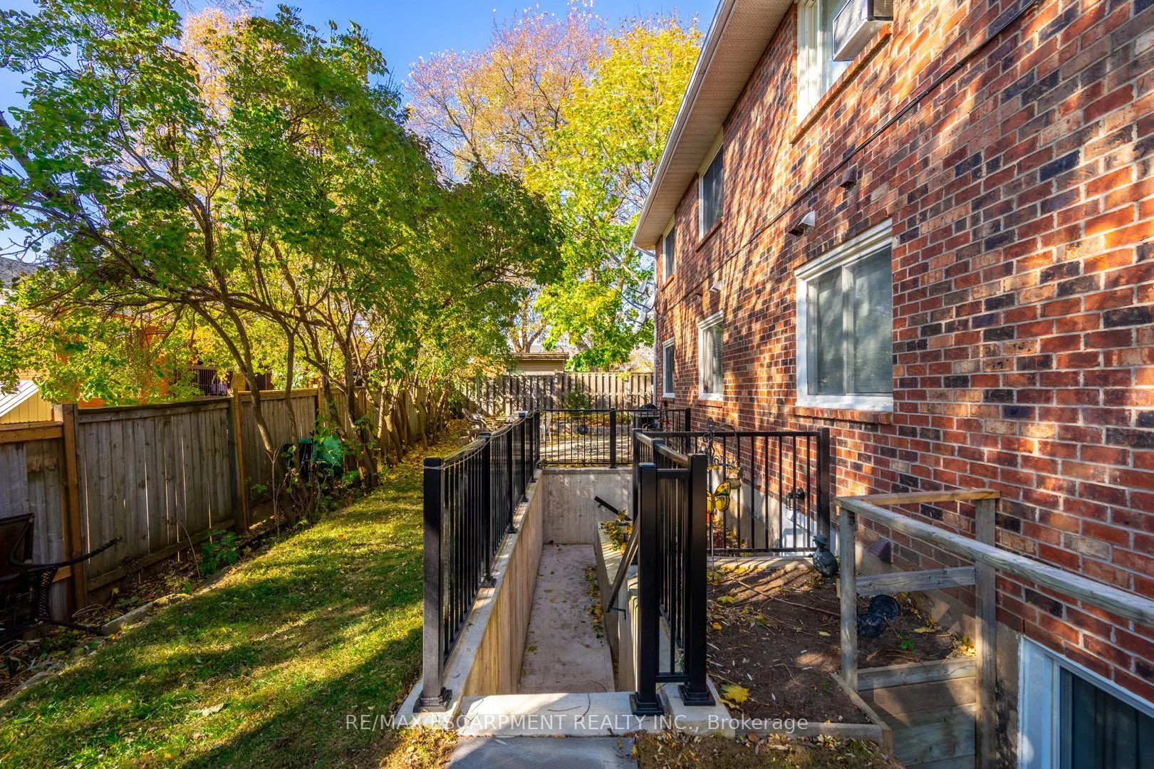 81 Hamilton Street N