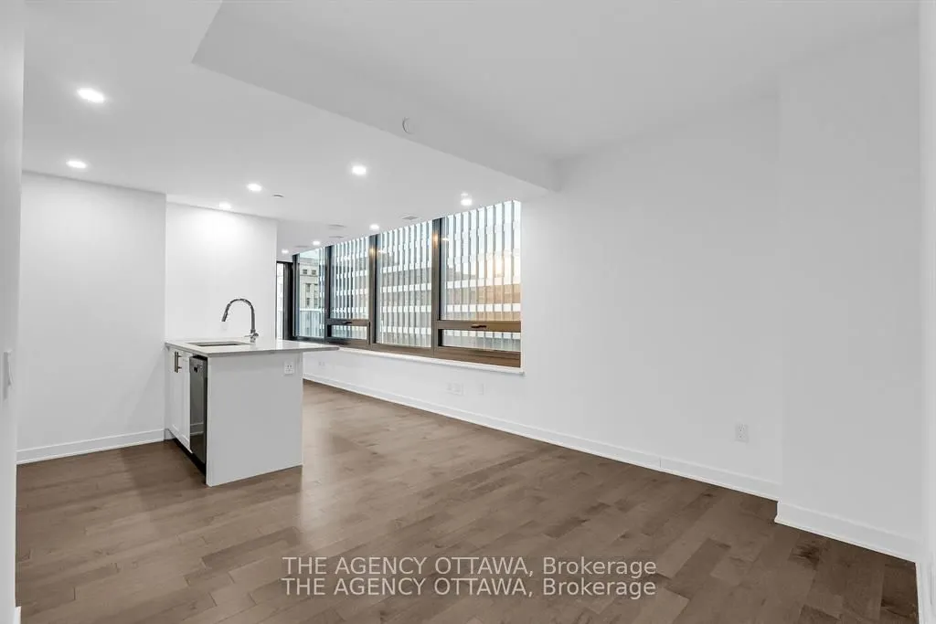 340 QUEEN Street #306