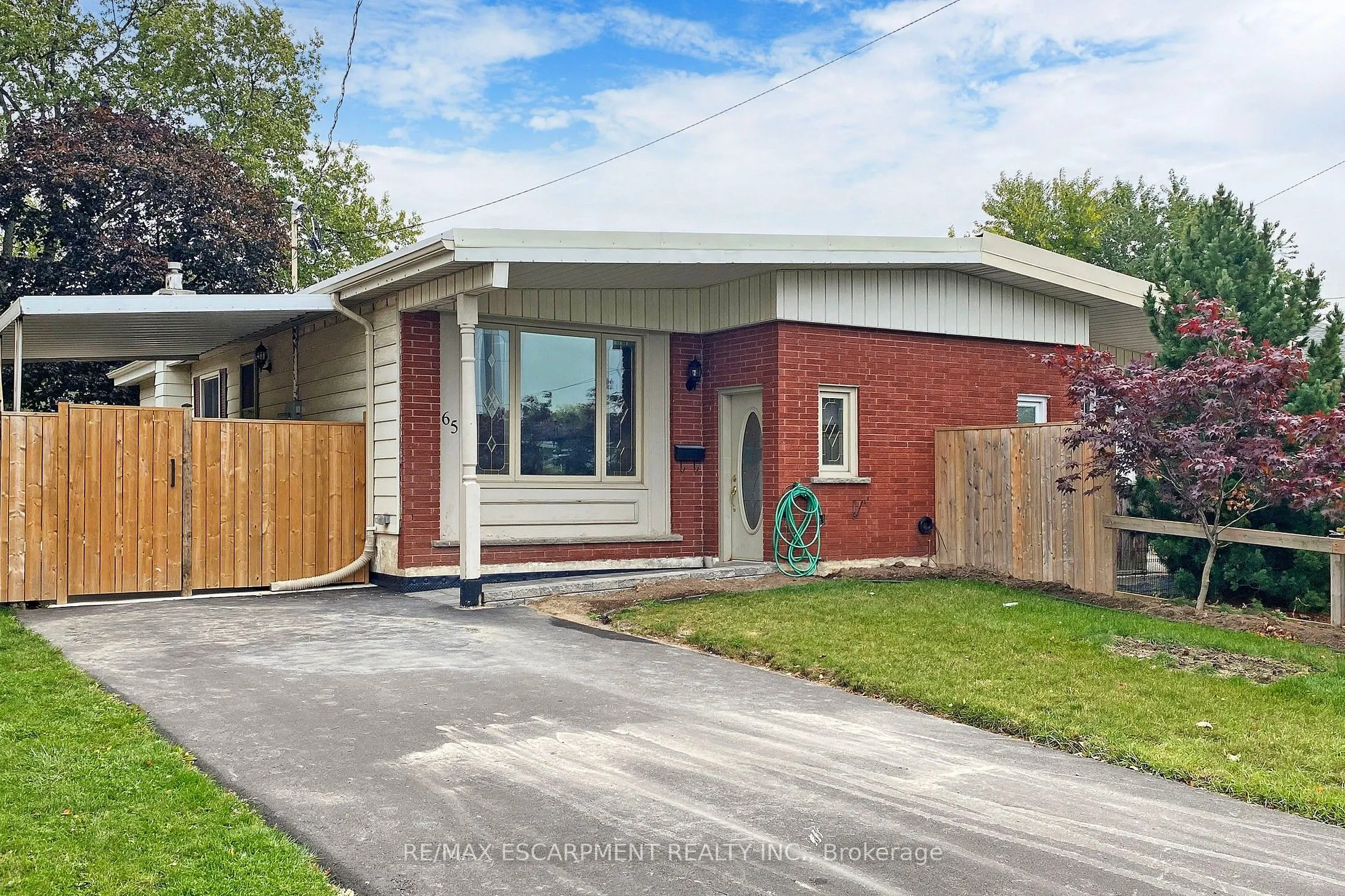 65 Fielding Crescent, #Lower