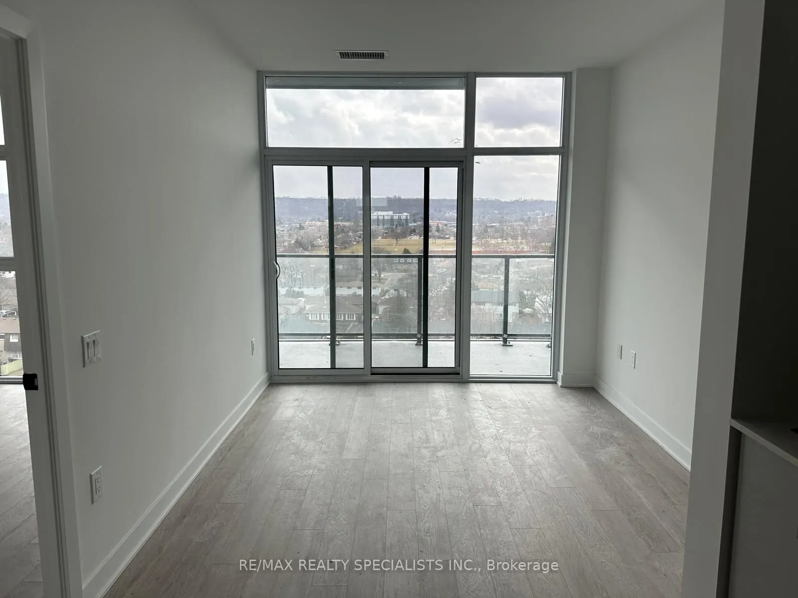 2782 BARTON Street E #801