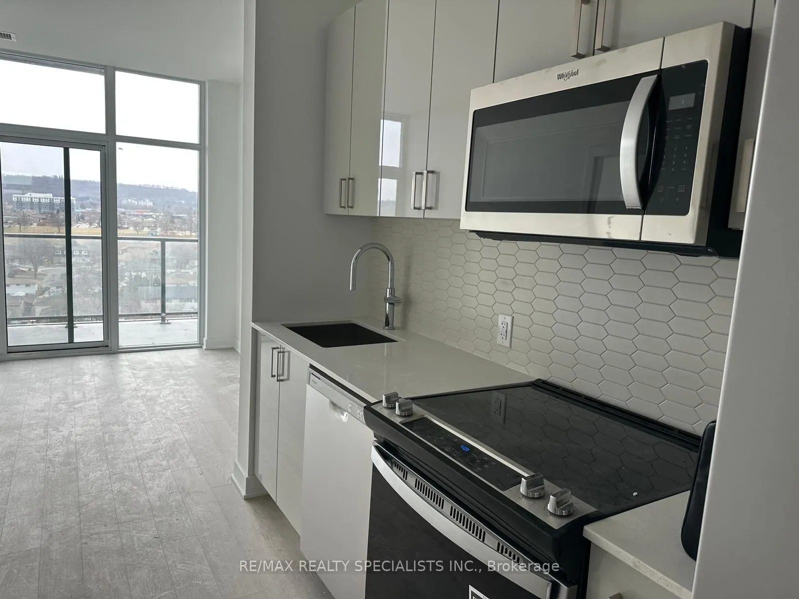 2782 BARTON Street E #801