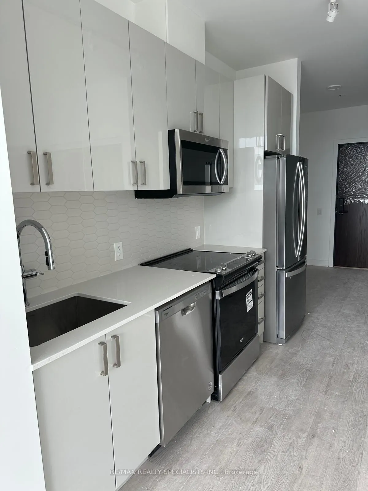 2782 BARTON Street E #801