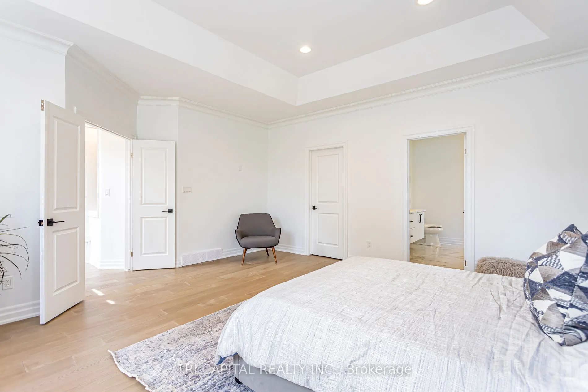 145 BASE LINE Road E, #33