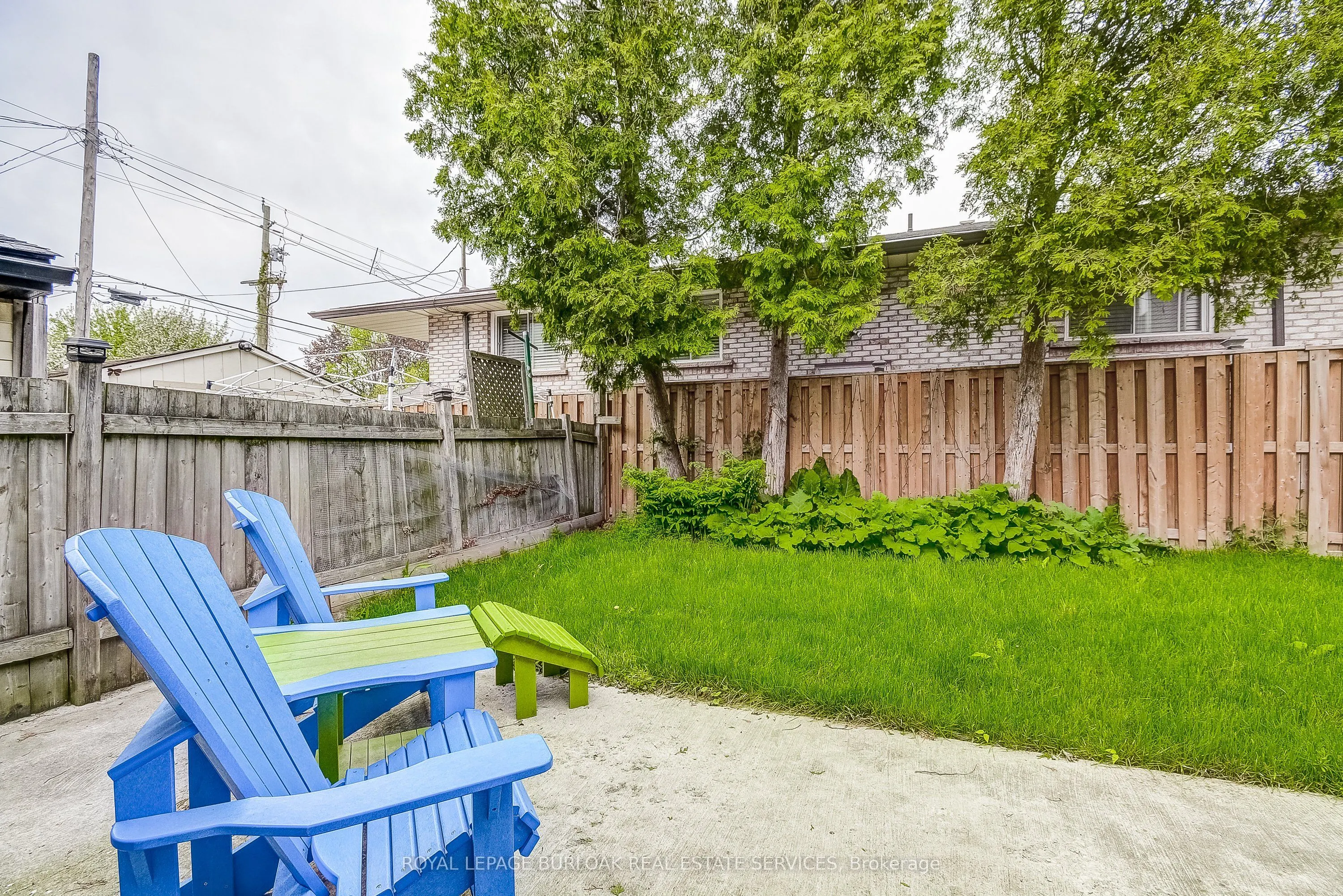 185 Simcoe Street E
