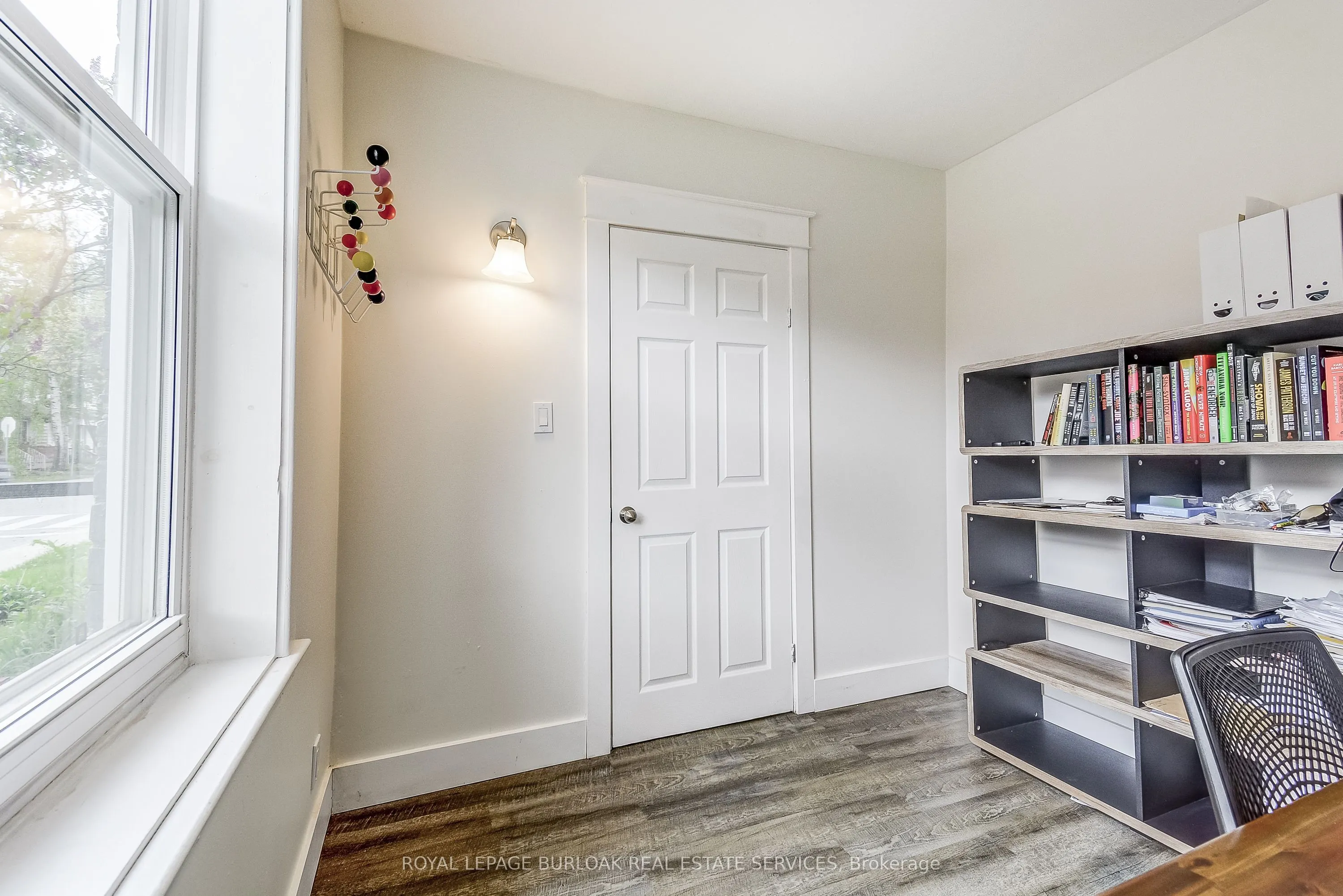 185 Simcoe Street E