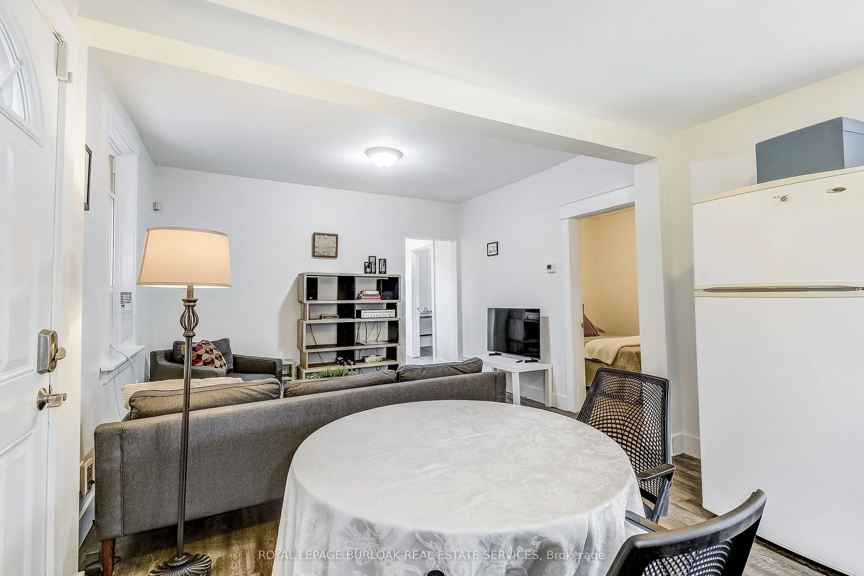 185 Simcoe Street E