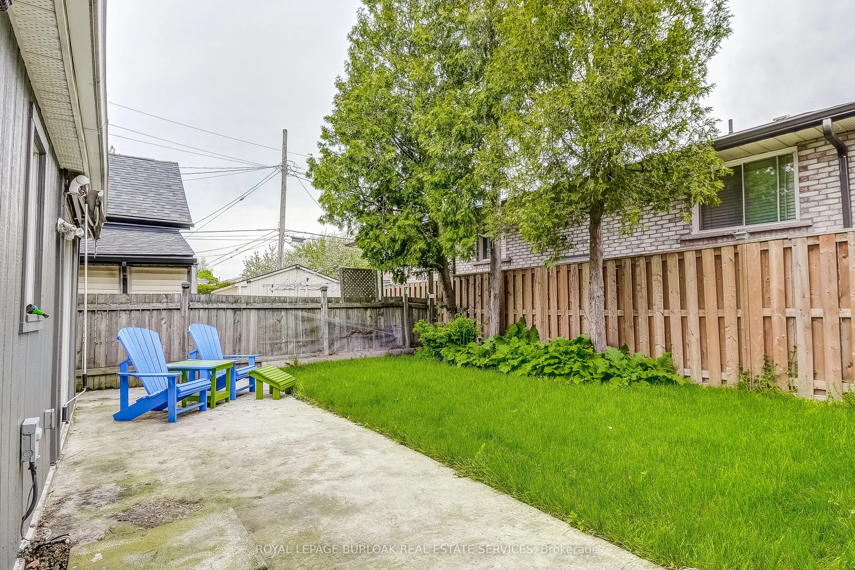 185 Simcoe Street E