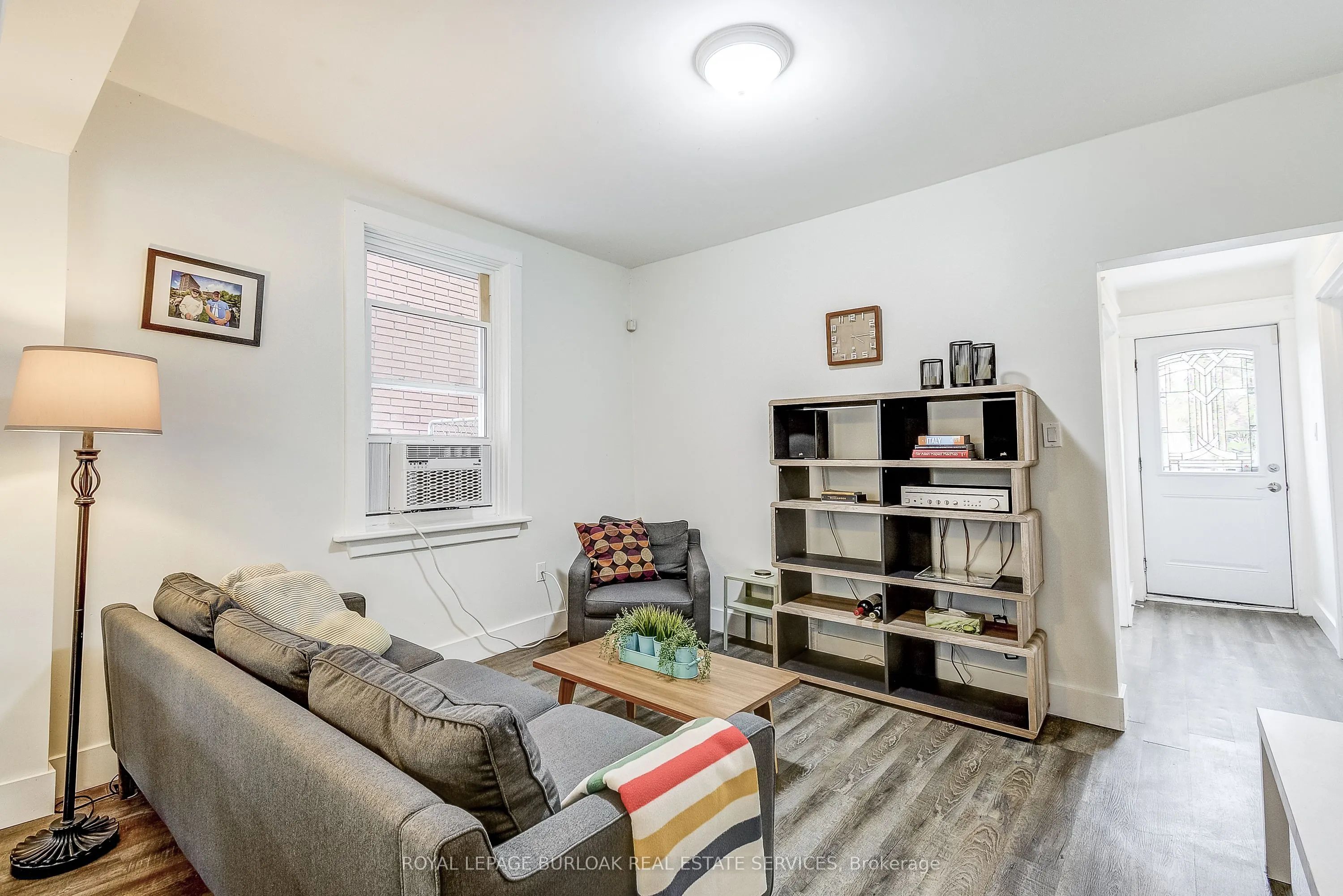 185 Simcoe Street E