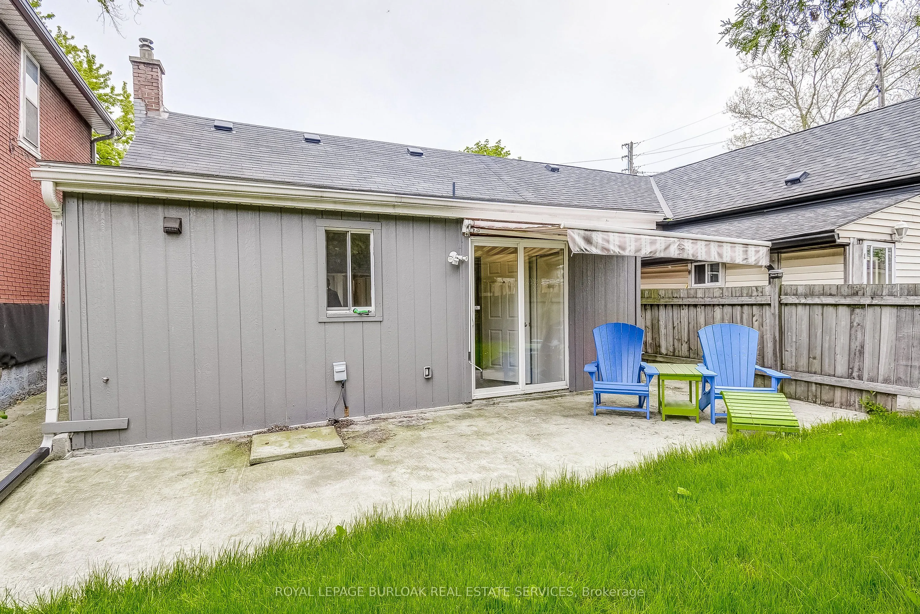 185 Simcoe Street E