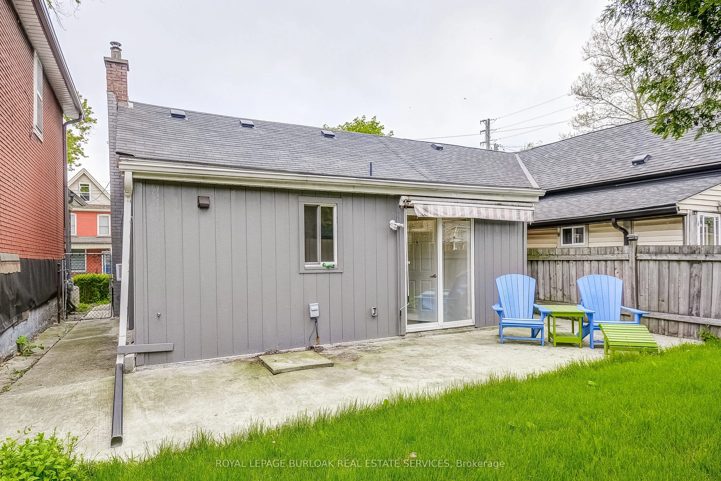 185 Simcoe Street E