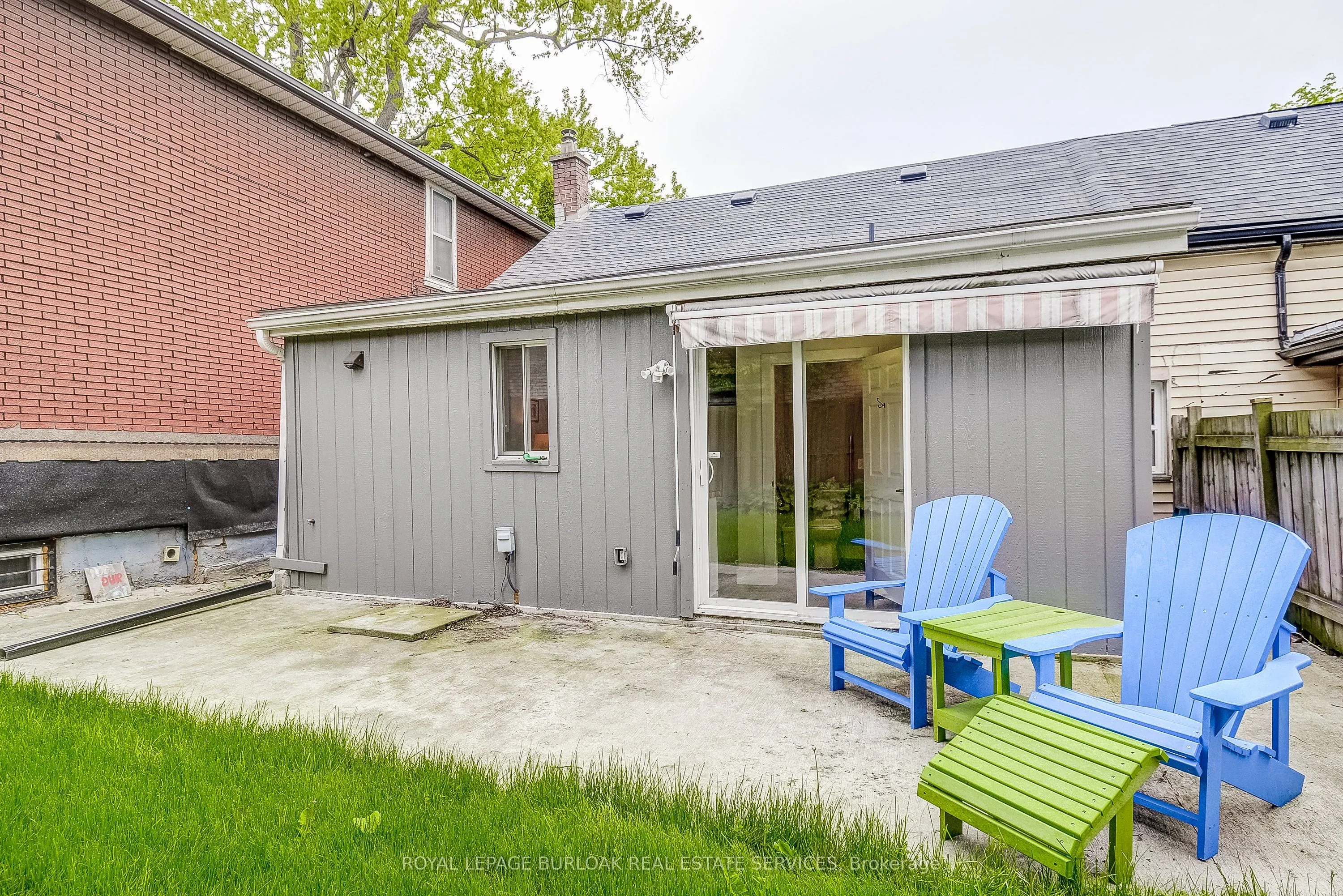 185 Simcoe Street E
