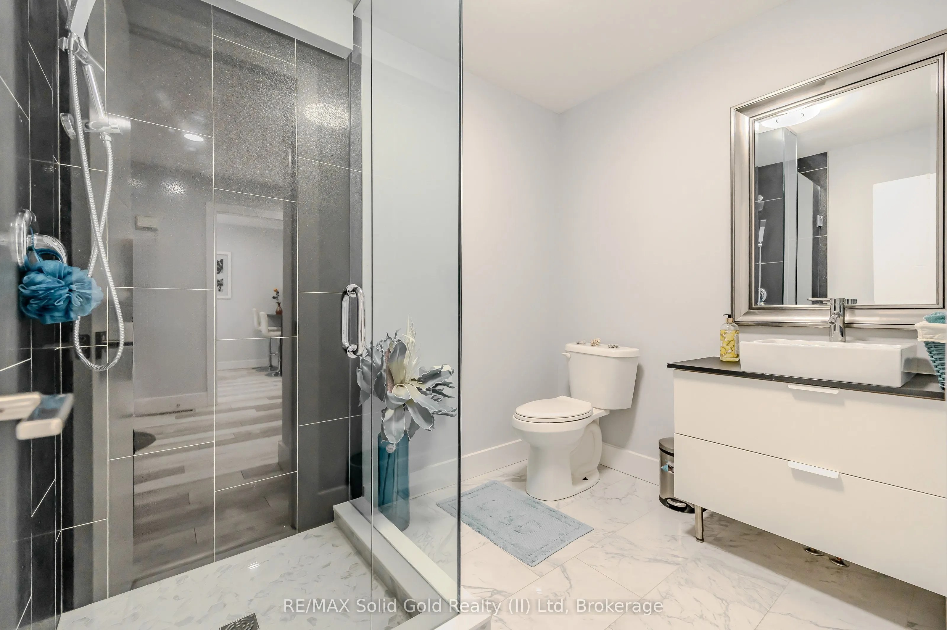 10 Isherwood Avenue #18