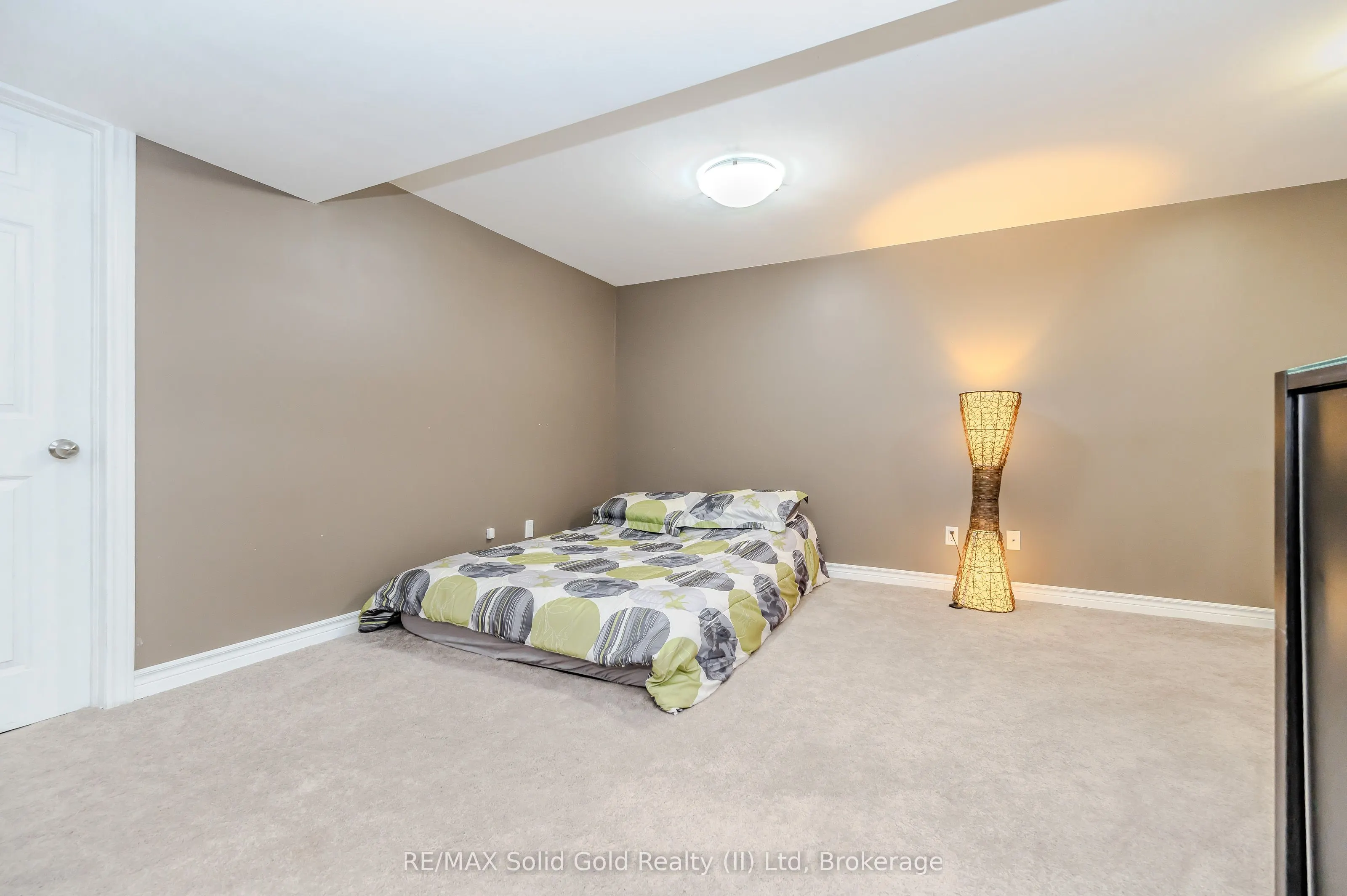 10 Isherwood Avenue #18