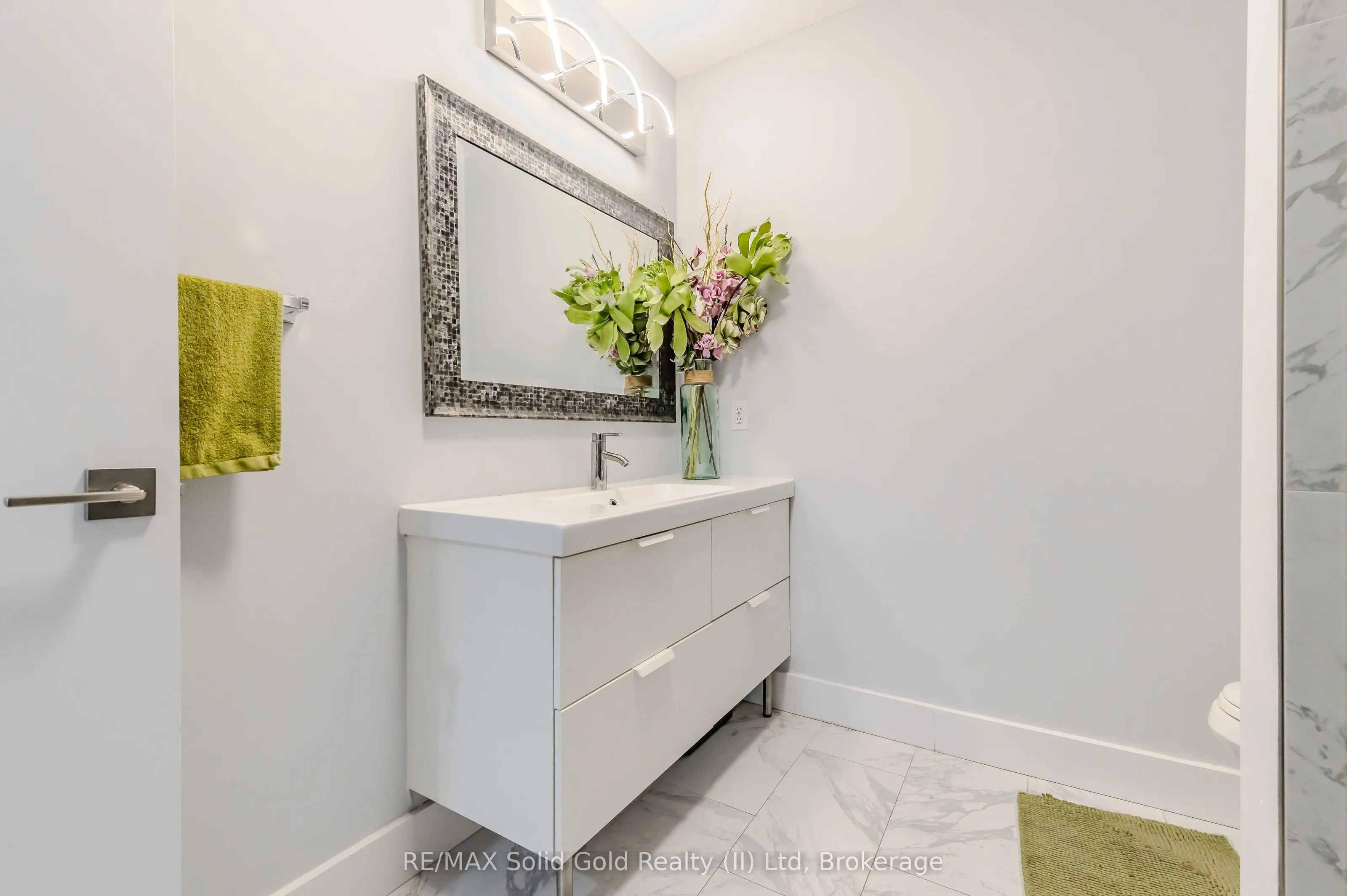 10 Isherwood Avenue #18