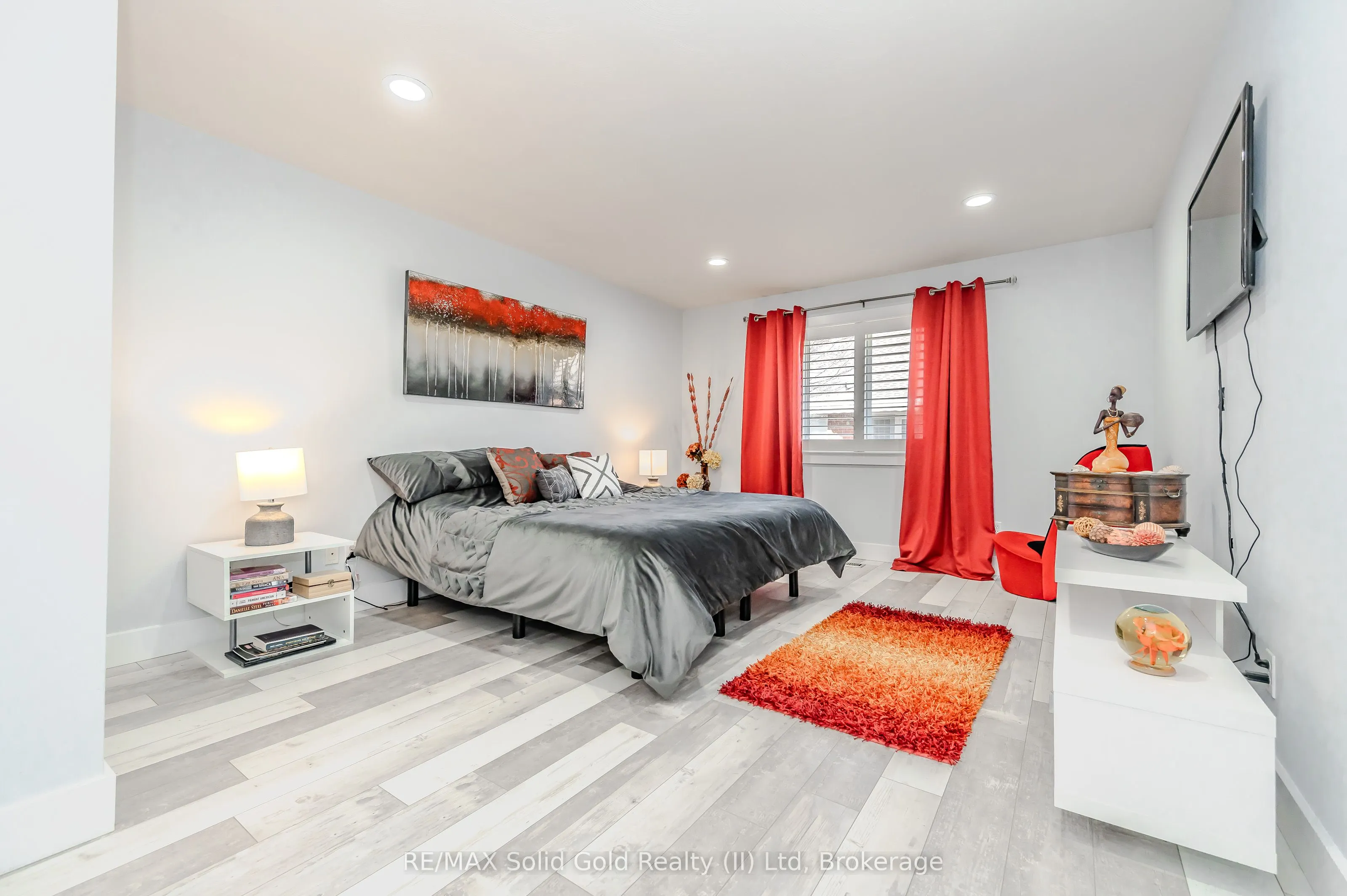 10 Isherwood Avenue #18