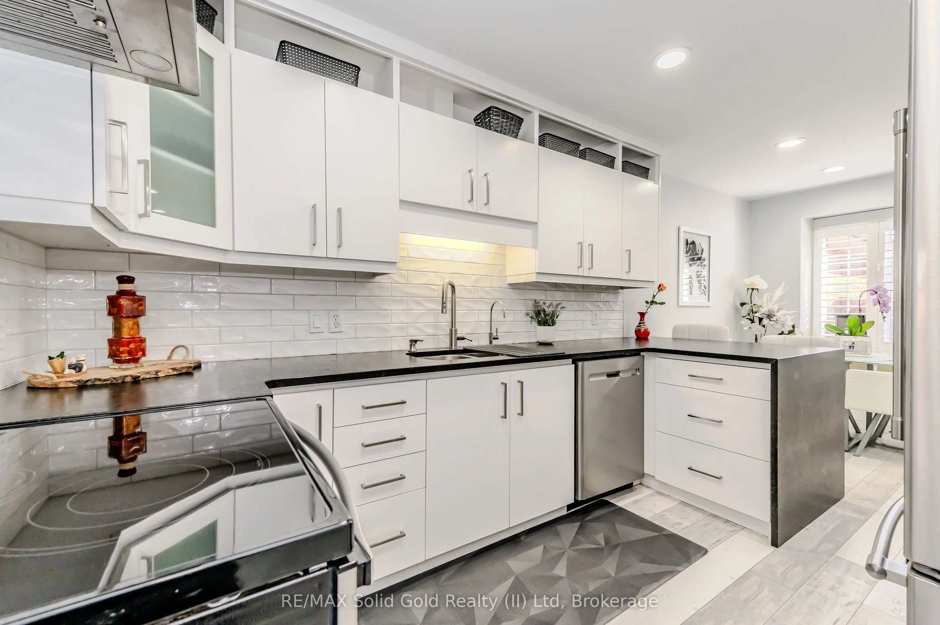 10 Isherwood Avenue #18