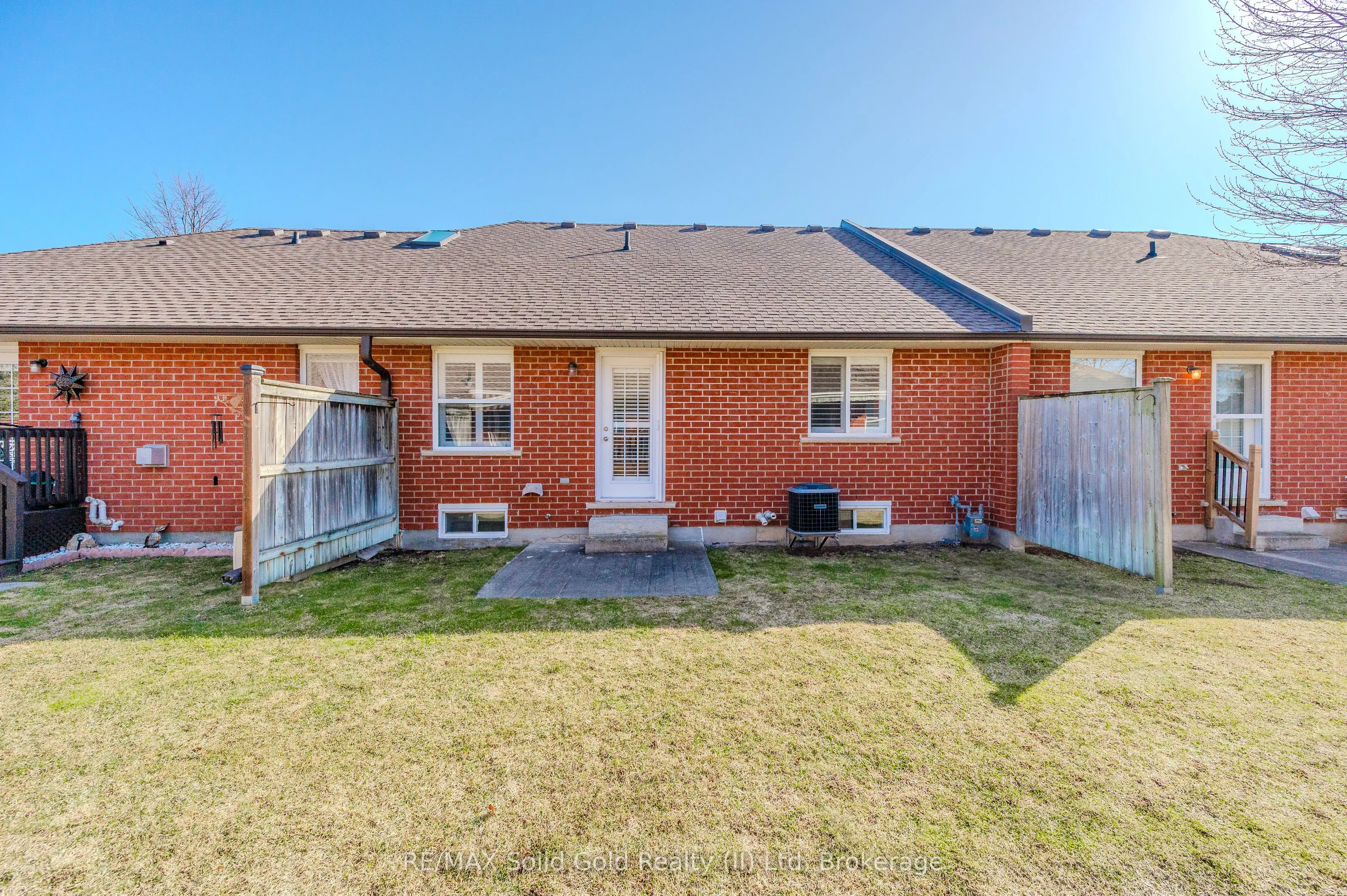 10 Isherwood Avenue #18