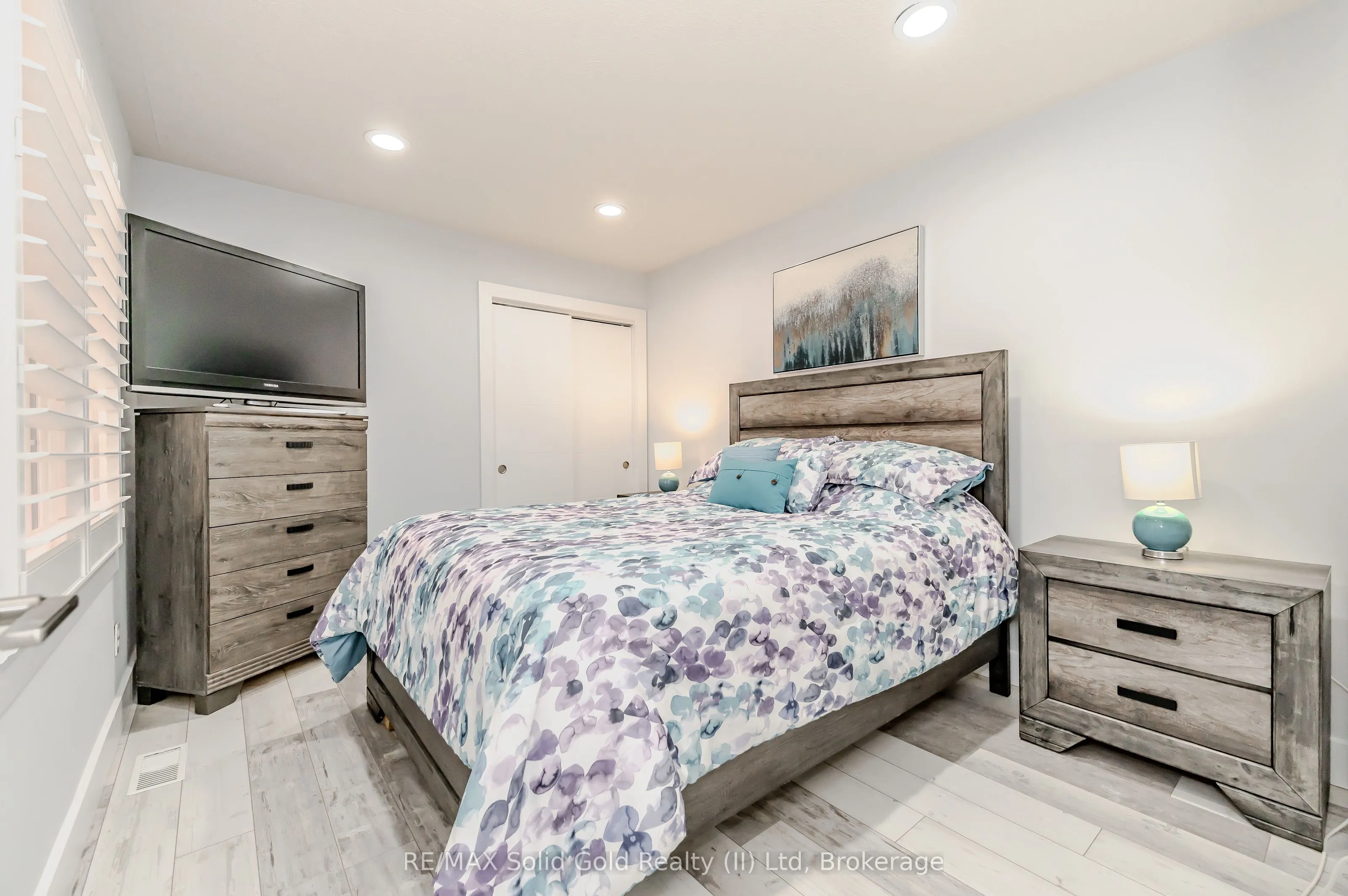 10 Isherwood Avenue #18