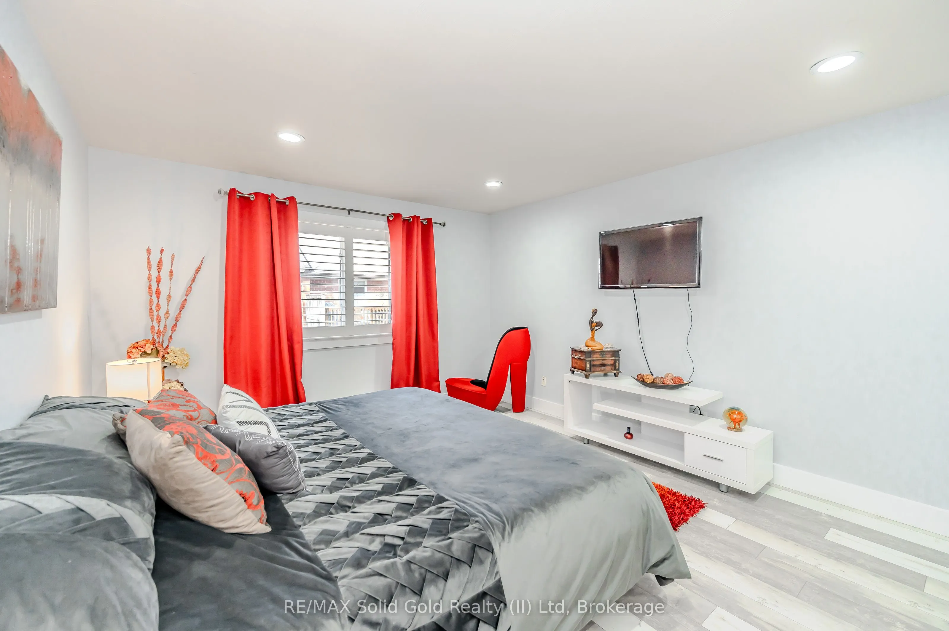 10 Isherwood Avenue #18