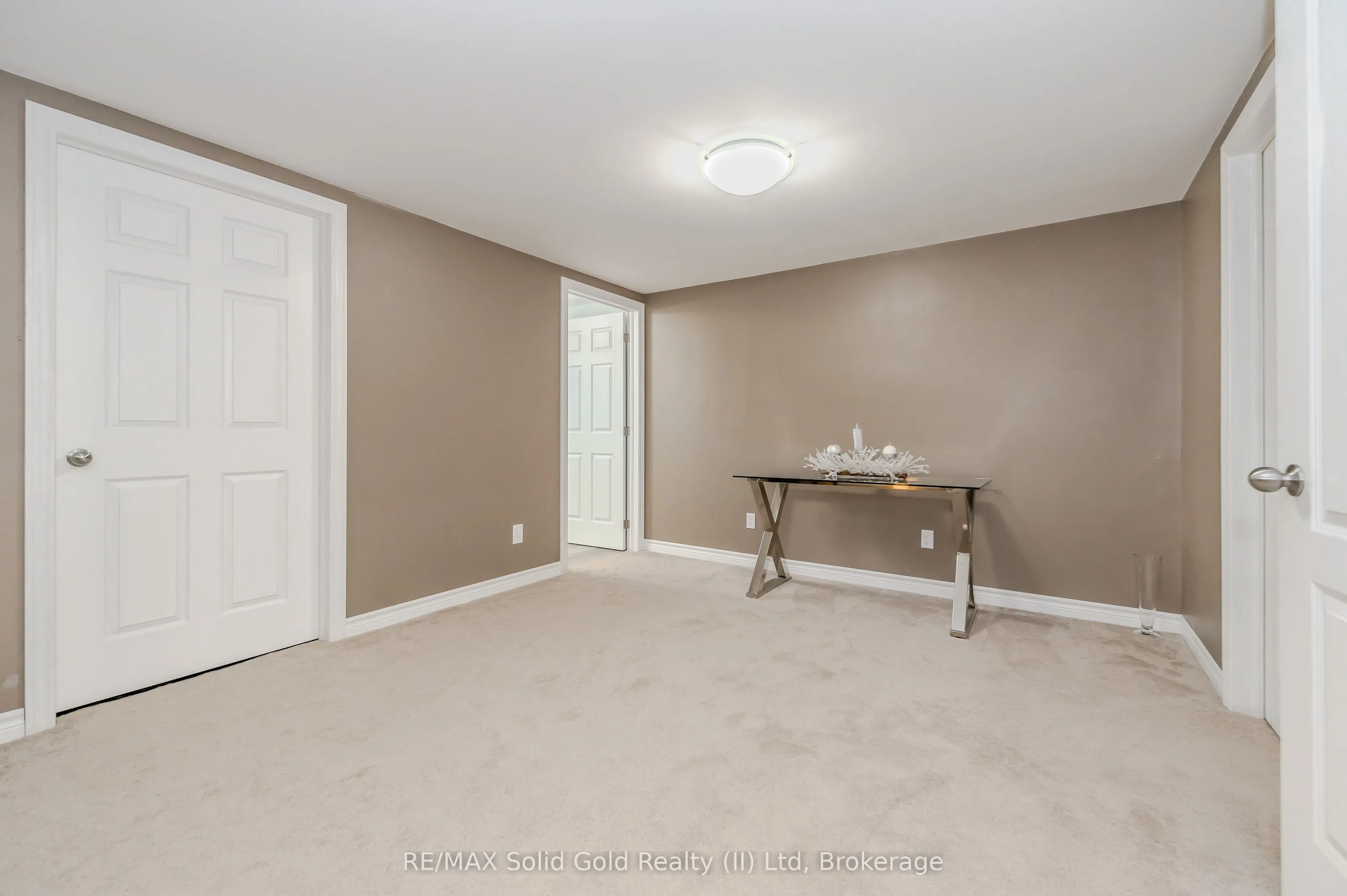 10 Isherwood Avenue #18