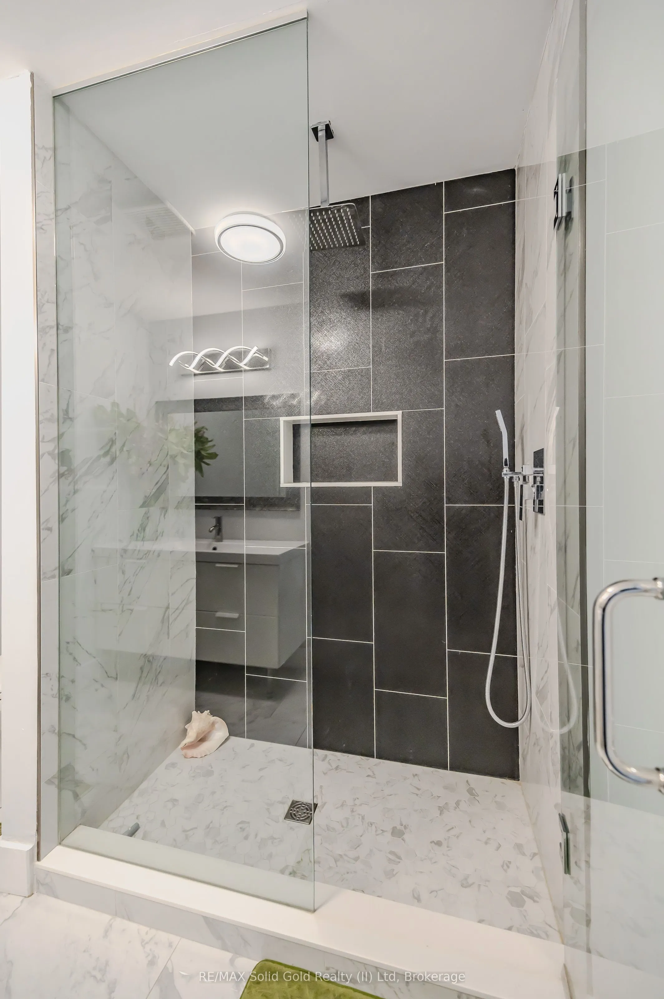 10 Isherwood Avenue #18