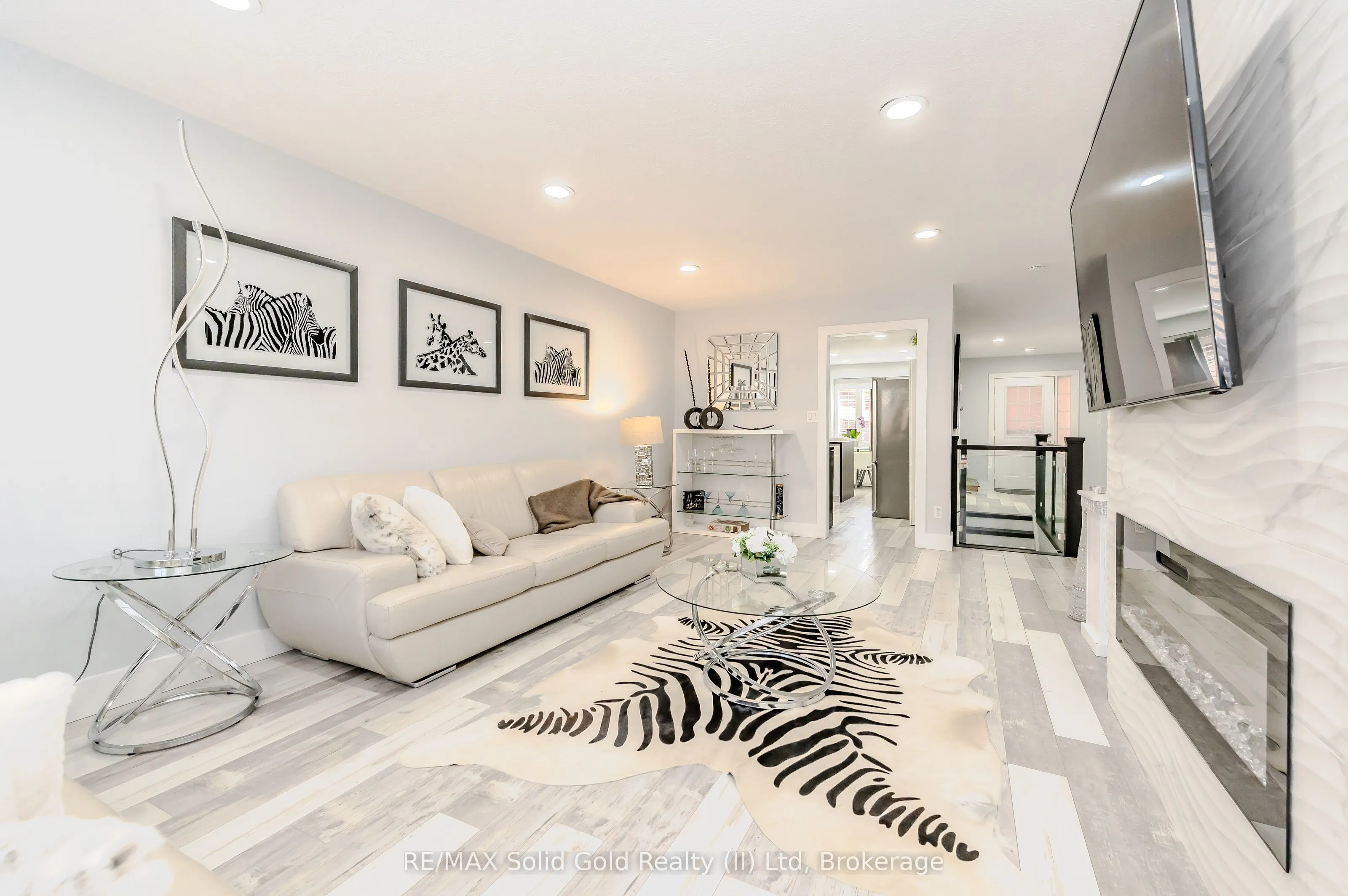 10 Isherwood Avenue #18
