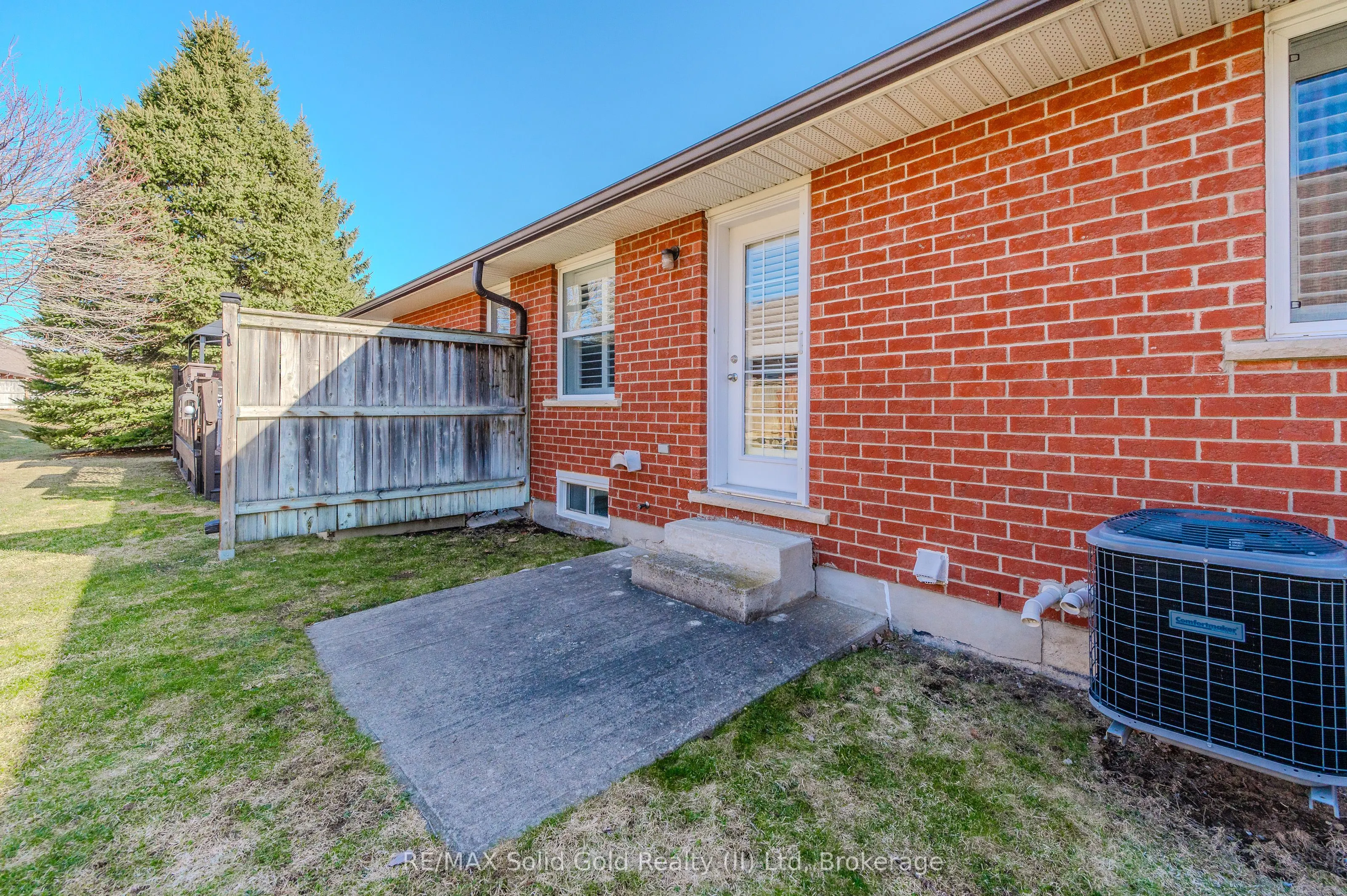 10 Isherwood Avenue #18