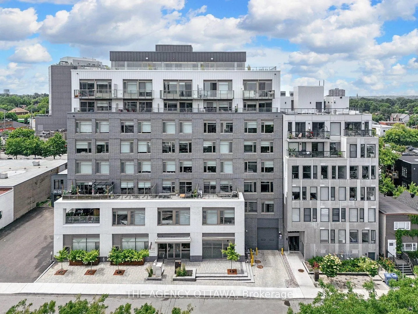 18 Hamilton Avenue N, #402