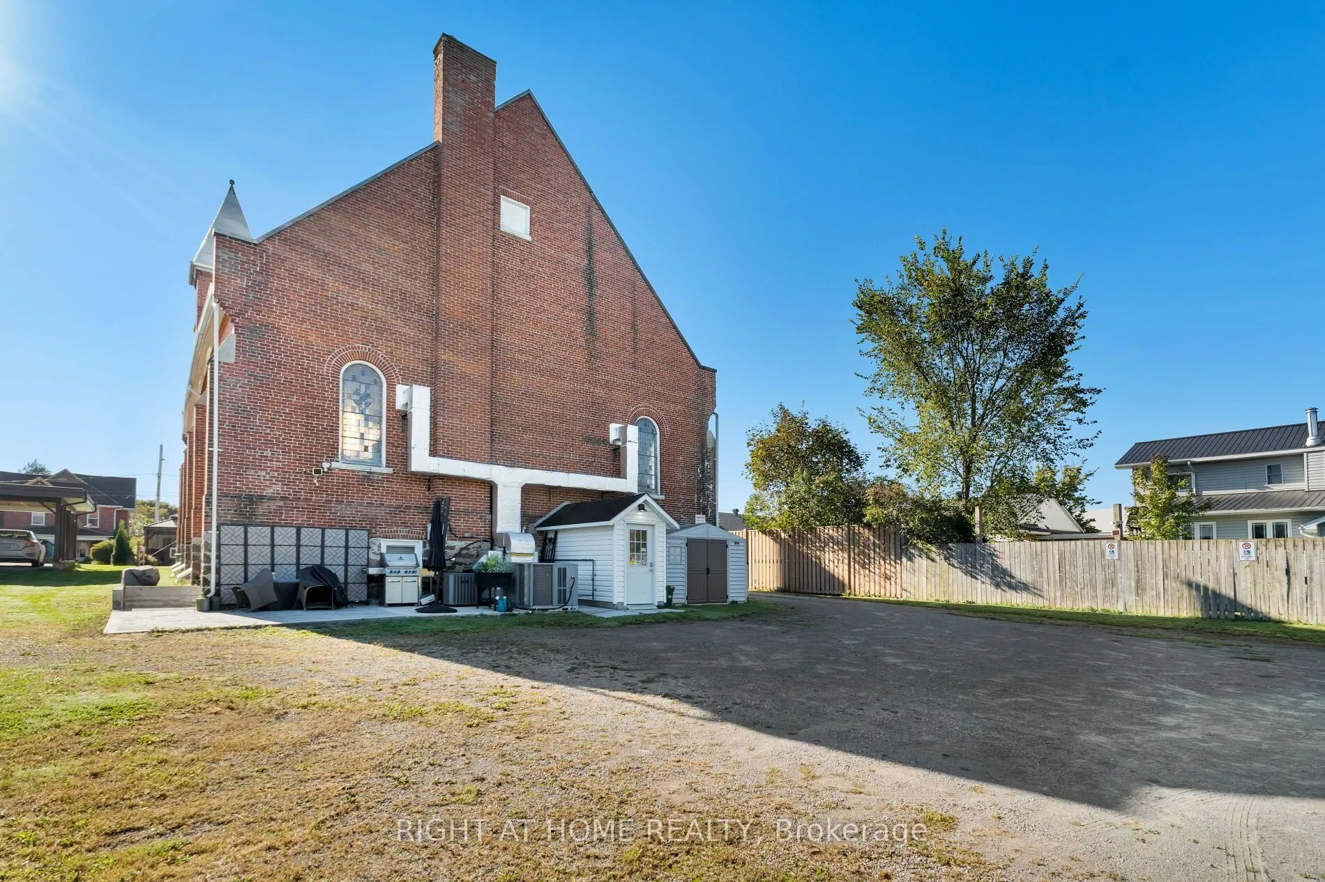 19 Albert Street E