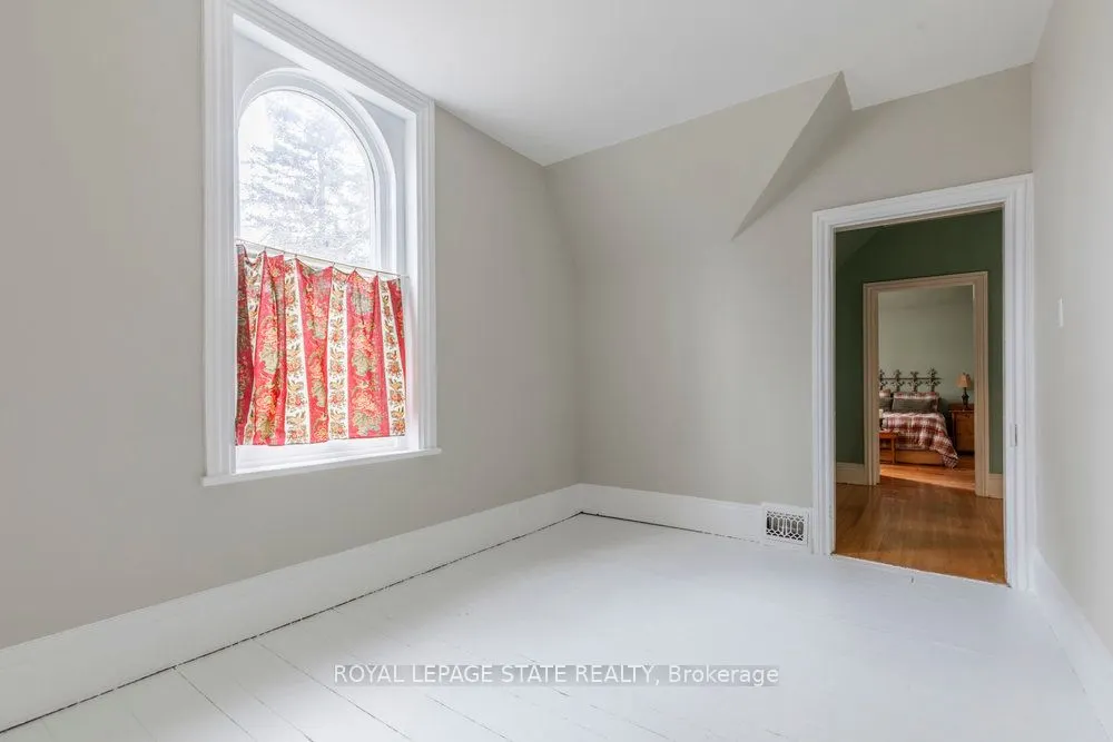 340 Dundas Street E