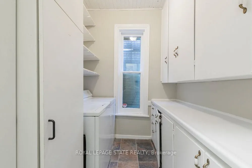 340 Dundas Street E
