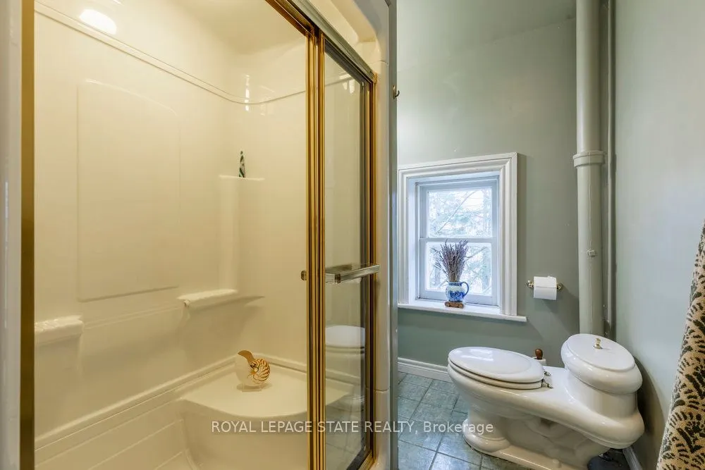 340 Dundas Street E