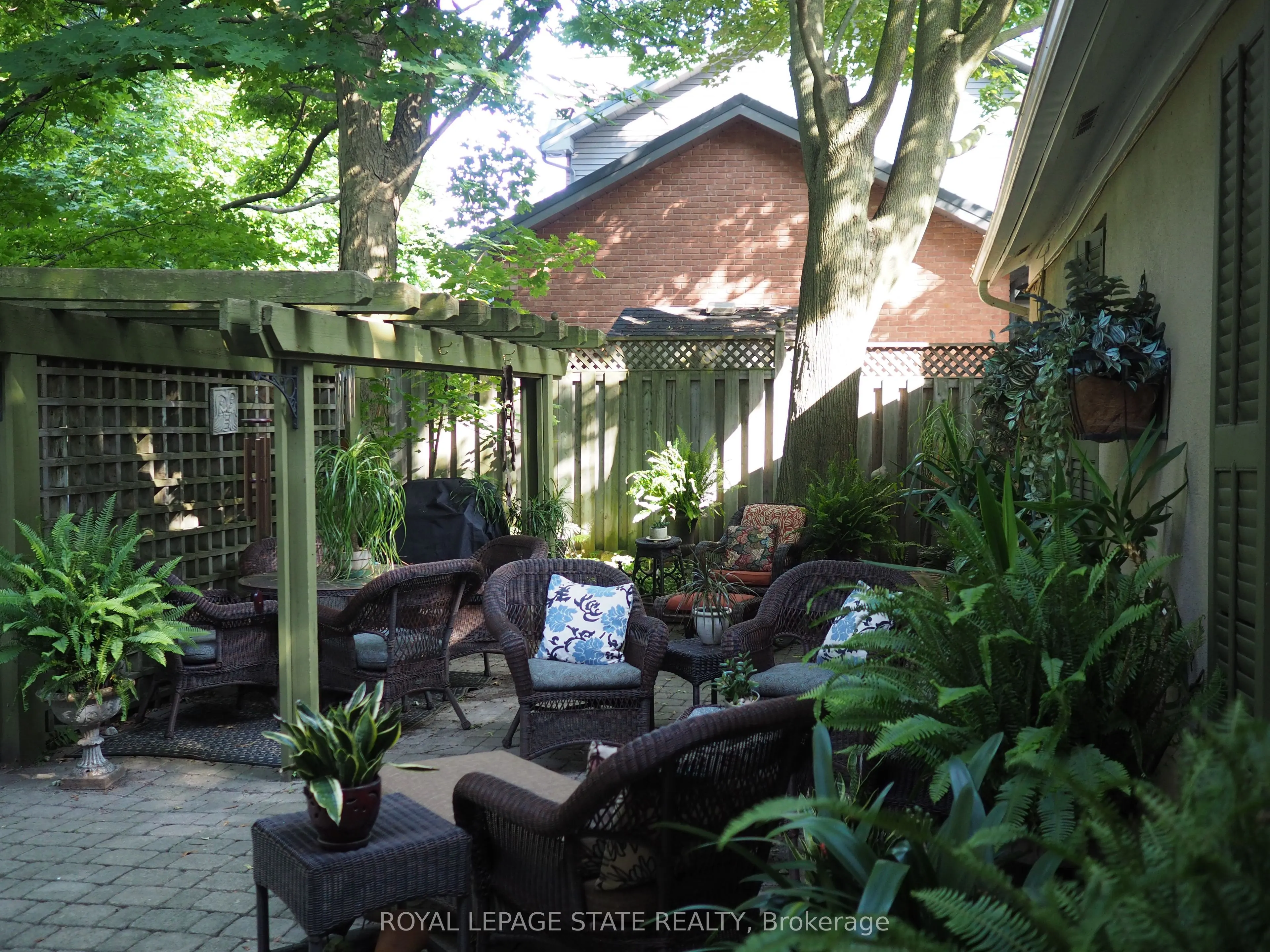 340 Dundas Street E