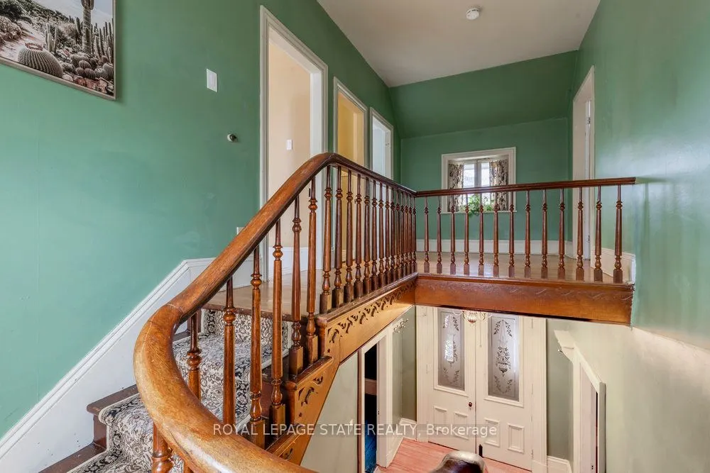 340 Dundas Street E