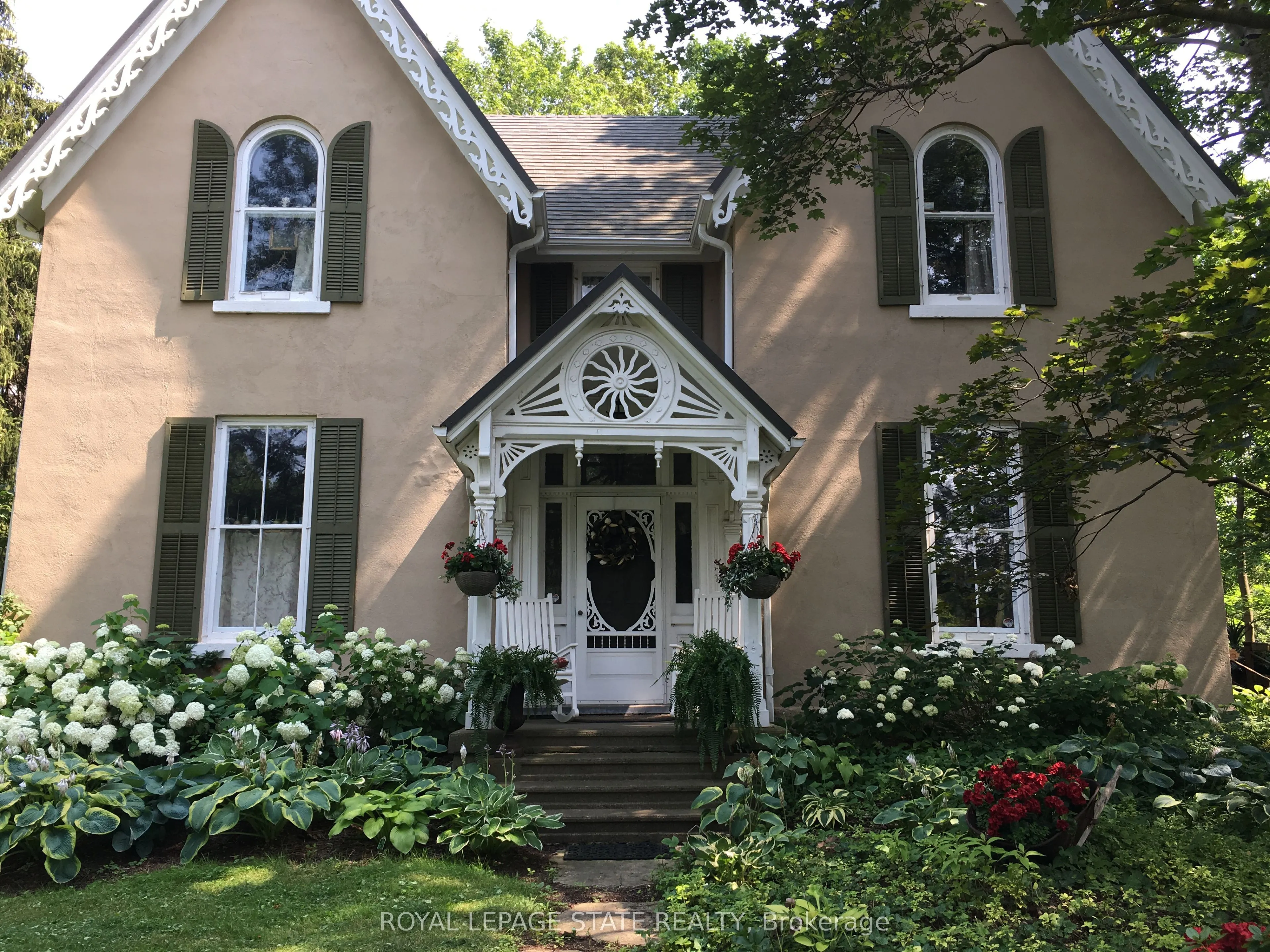 340 Dundas Street E