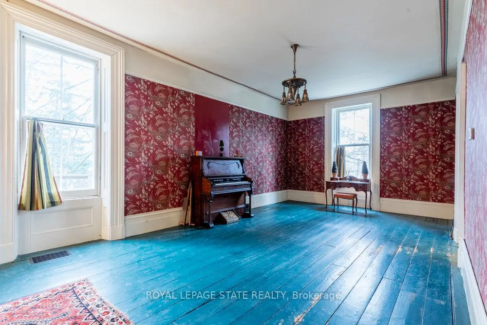 340 Dundas Street E