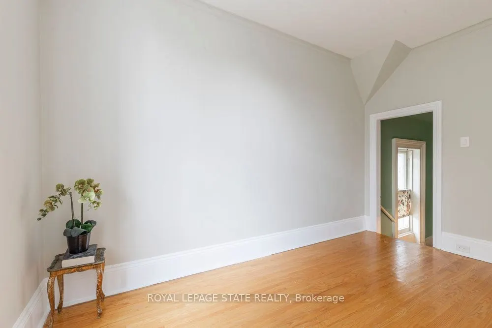 340 Dundas Street E