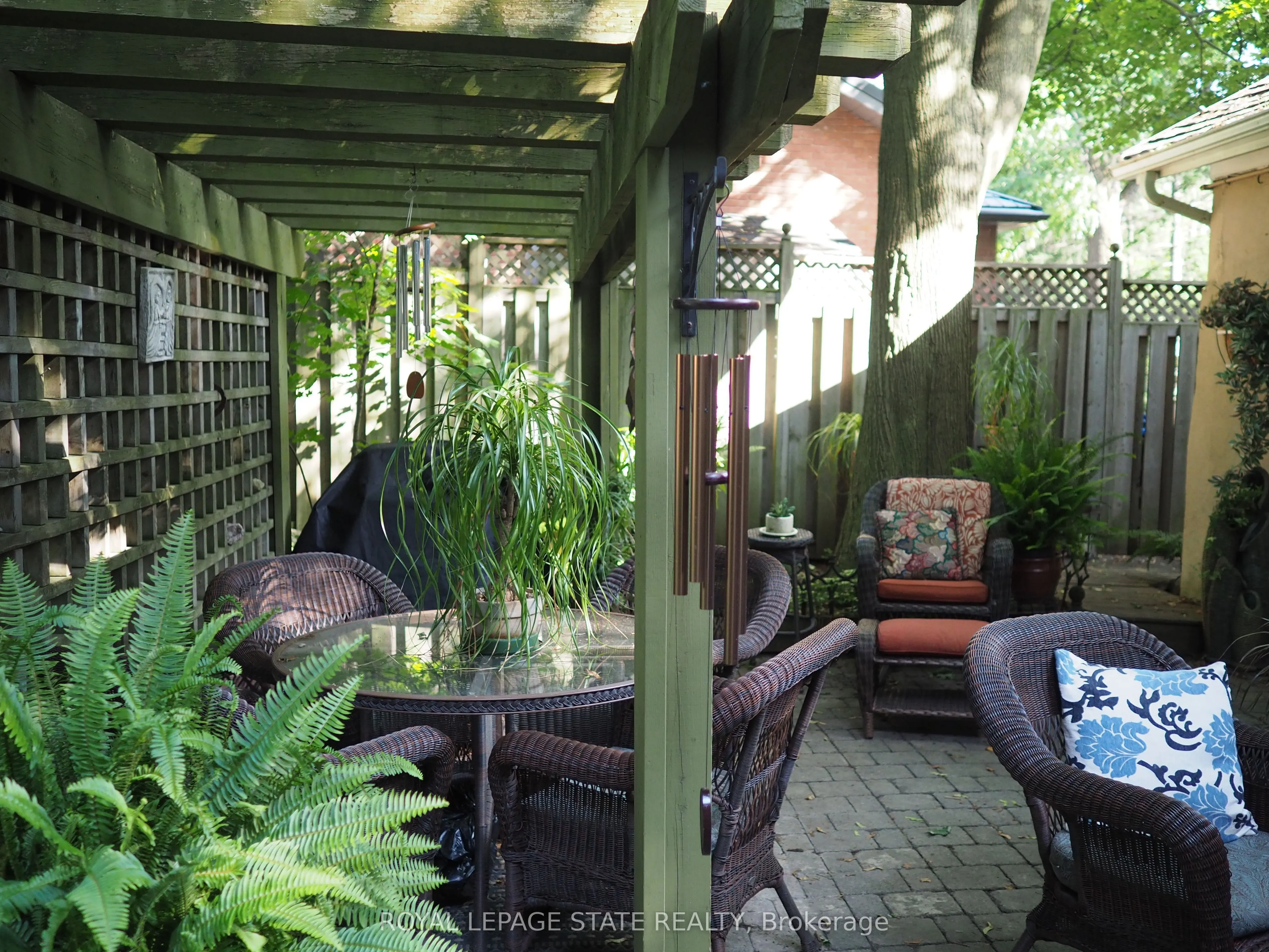 340 Dundas Street E