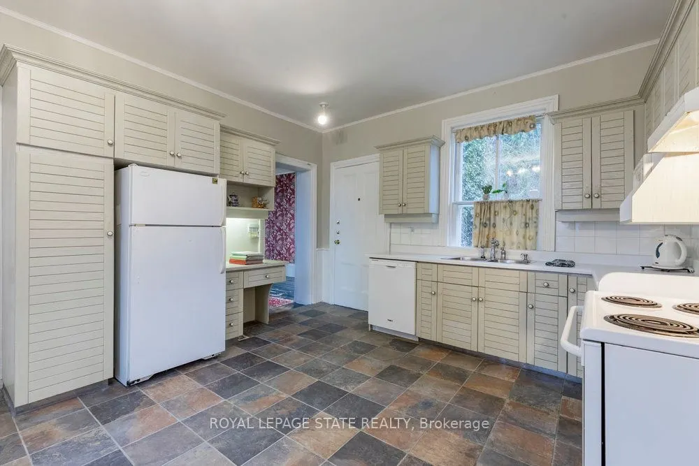 340 Dundas Street E