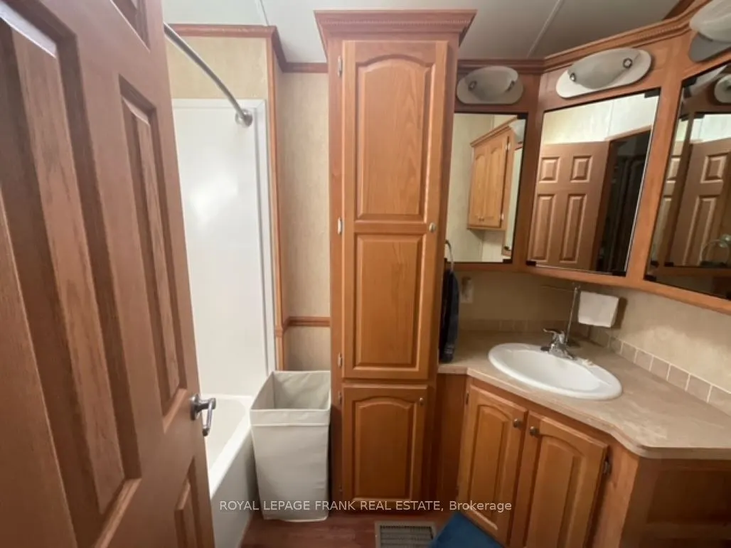 7 McGregor Drive S