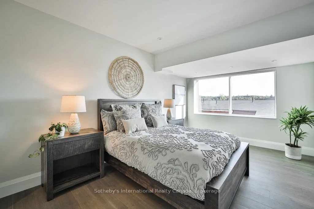 727 GRANDVIEW Drive, #002