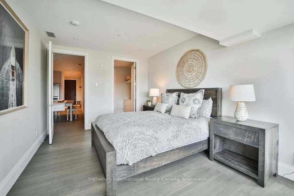 727 GRANDVIEW Drive, #002