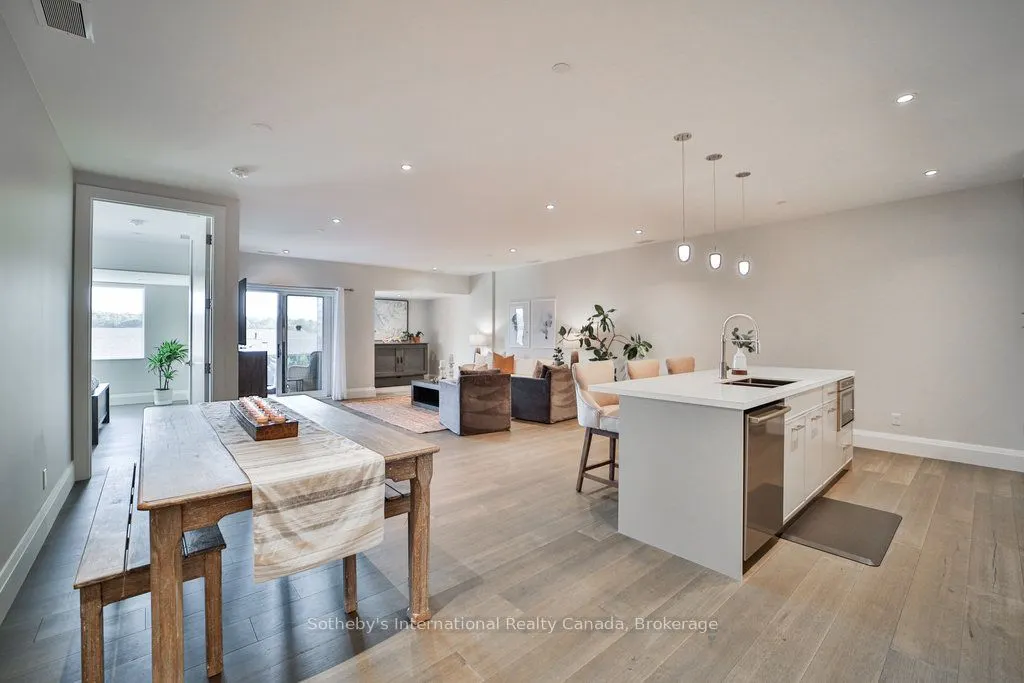 727 GRANDVIEW Drive, #002
