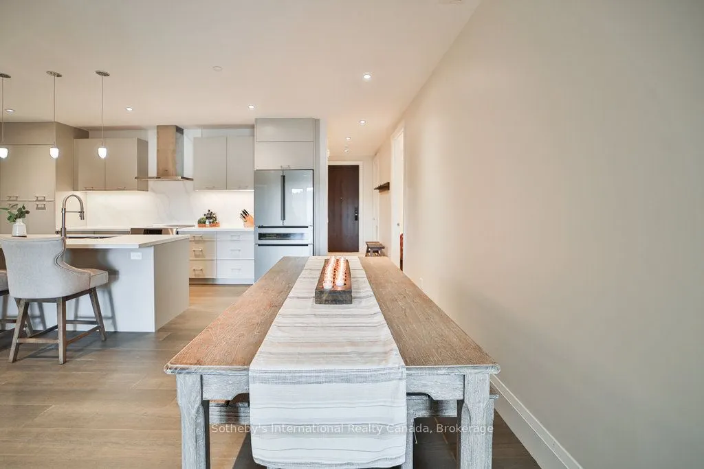 727 GRANDVIEW Drive, #002