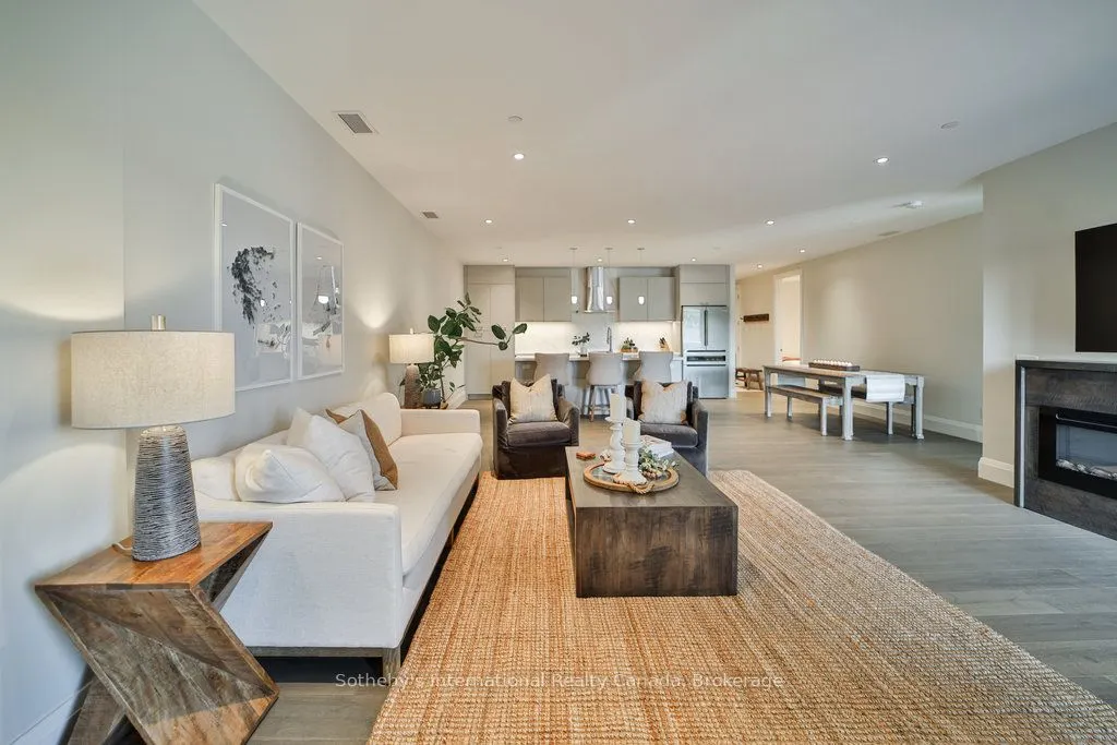 727 GRANDVIEW Drive, #002