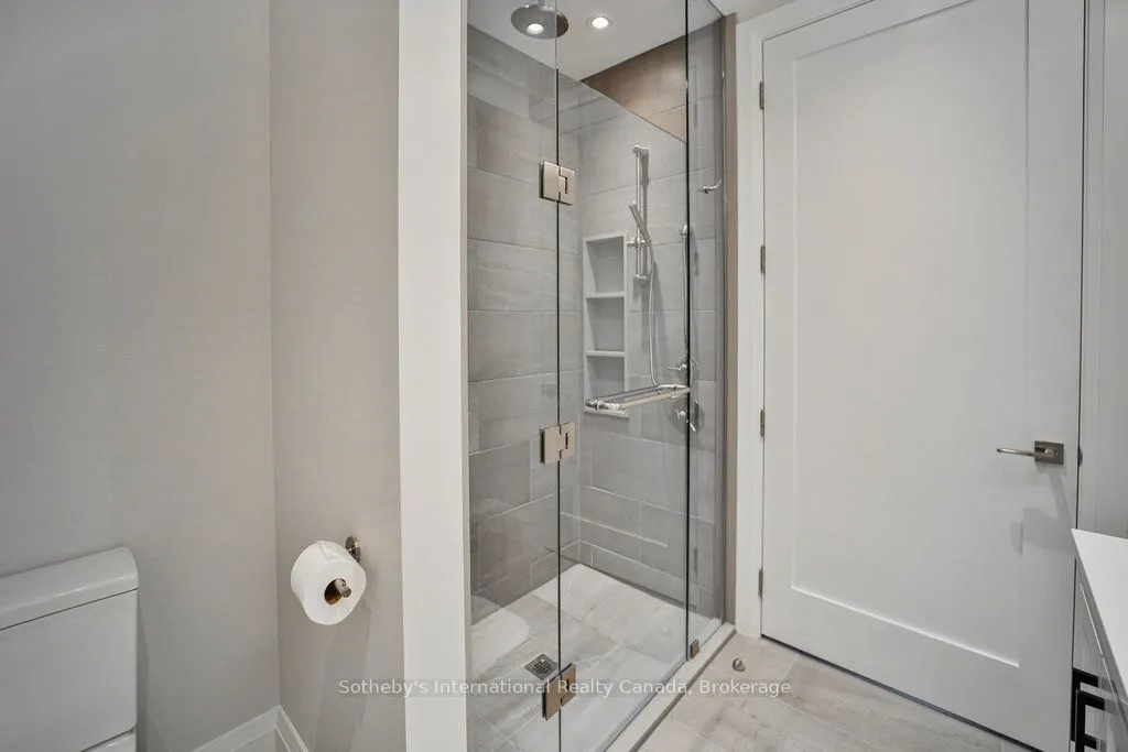 727 GRANDVIEW Drive, #002