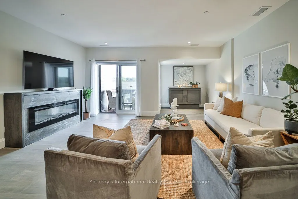 727 GRANDVIEW Drive, #002