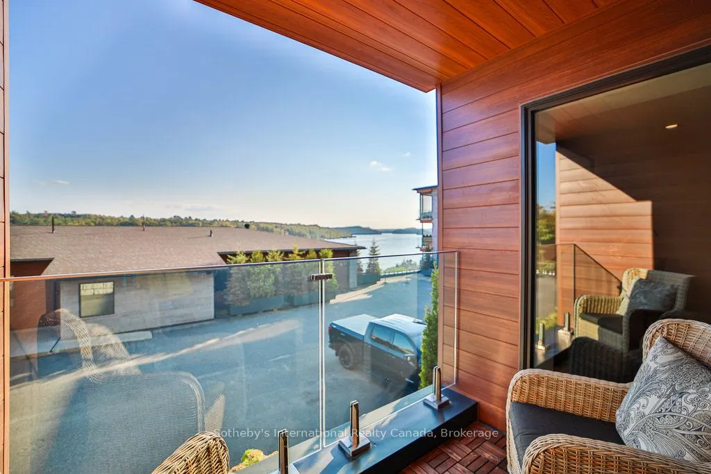 727 GRANDVIEW Drive, #002